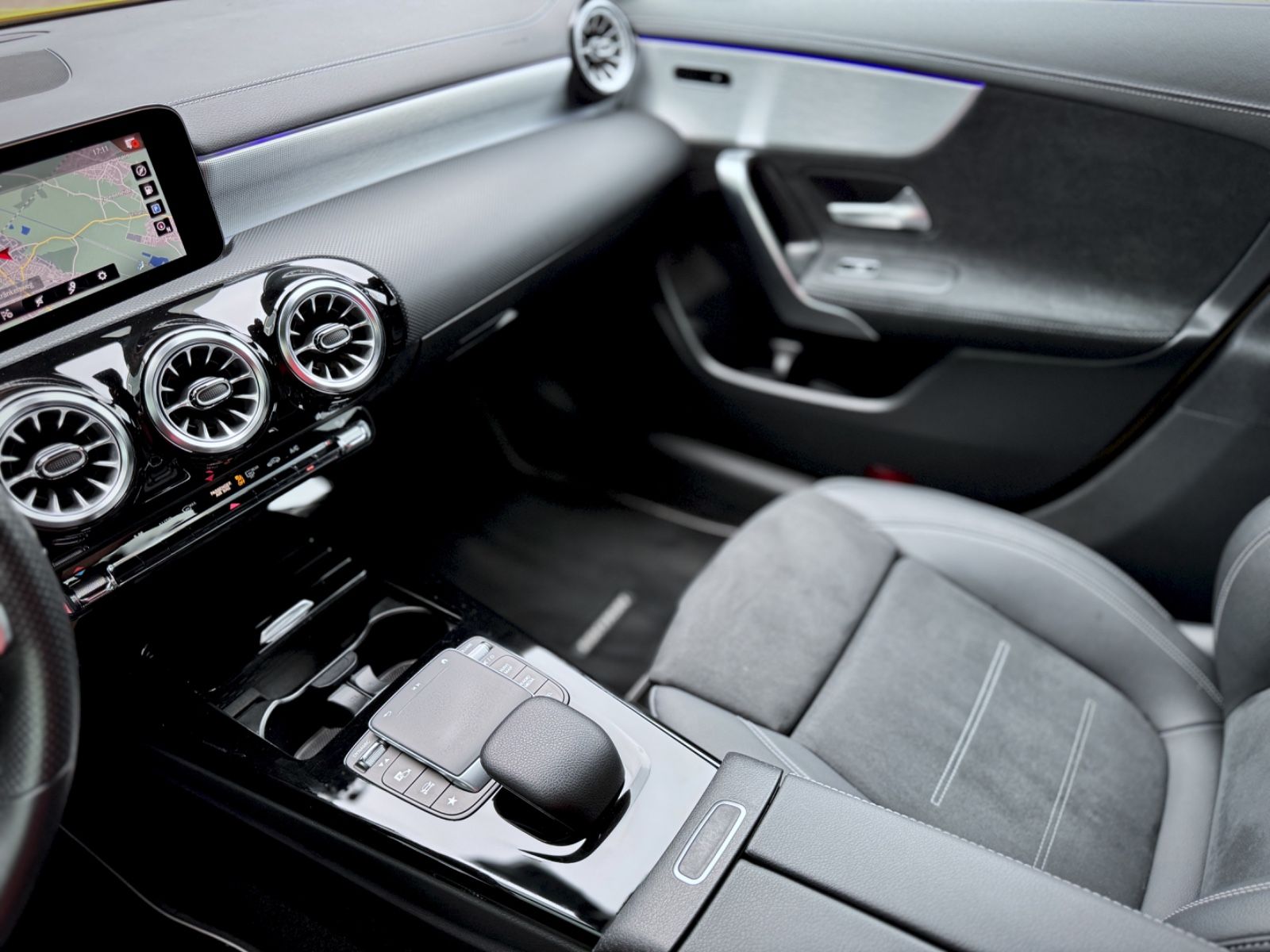 Fahrzeugabbildung Mercedes-Benz CLA 220d 8G Shooting Brake AMG-LINE*LED|AHK|CAM*