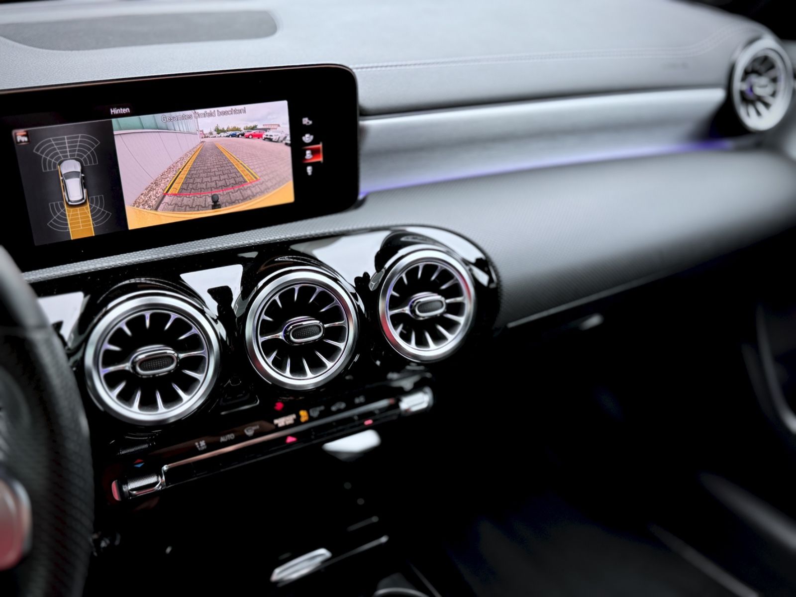 Fahrzeugabbildung Mercedes-Benz CLA 220d 8G Shooting Brake AMG-LINE*LED|AHK|CAM*