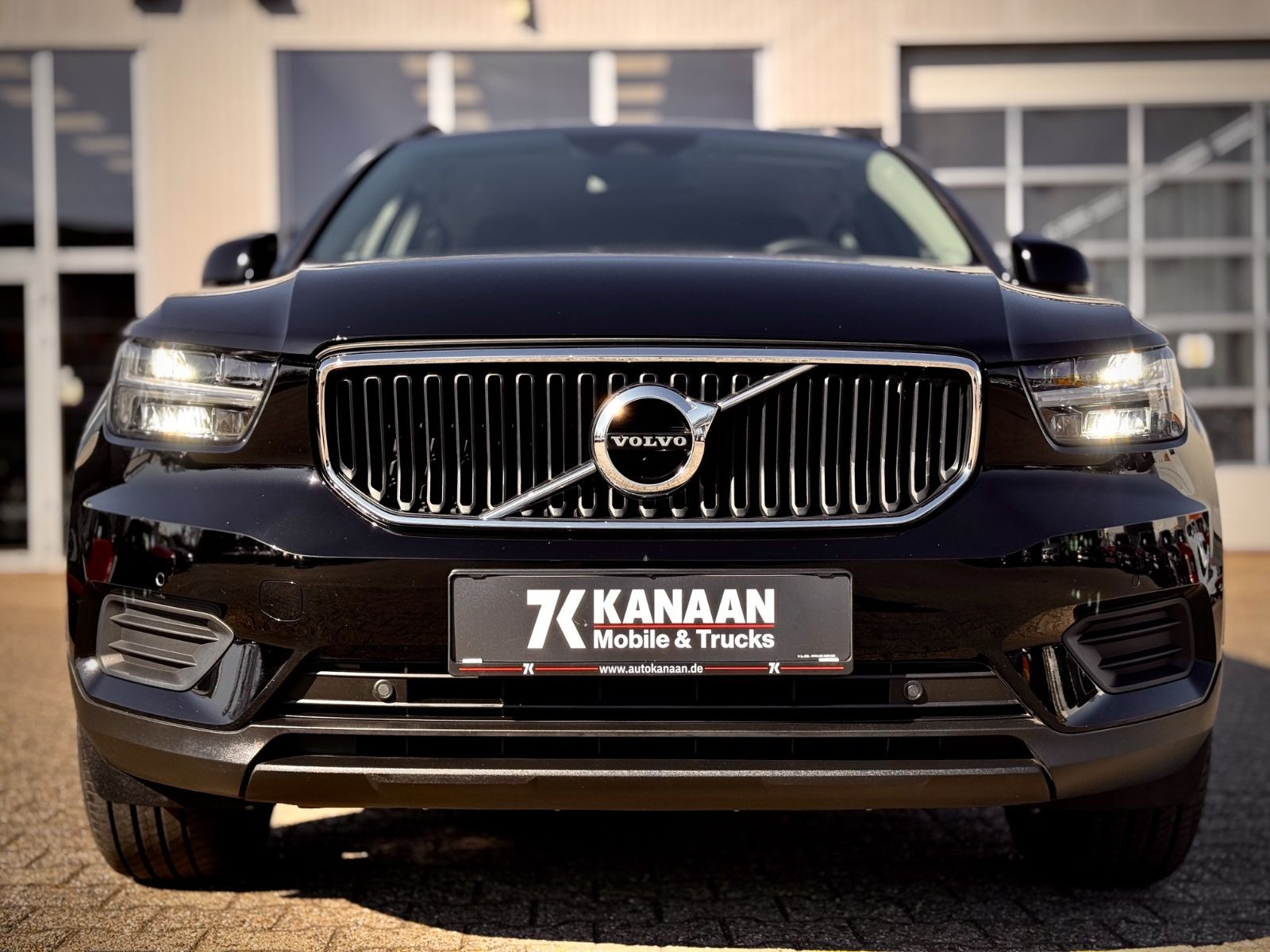 Fahrzeugabbildung Volvo XC40 1.5T3 Momentum Core*NAV|CAM|PDC|SHZ|LED*
