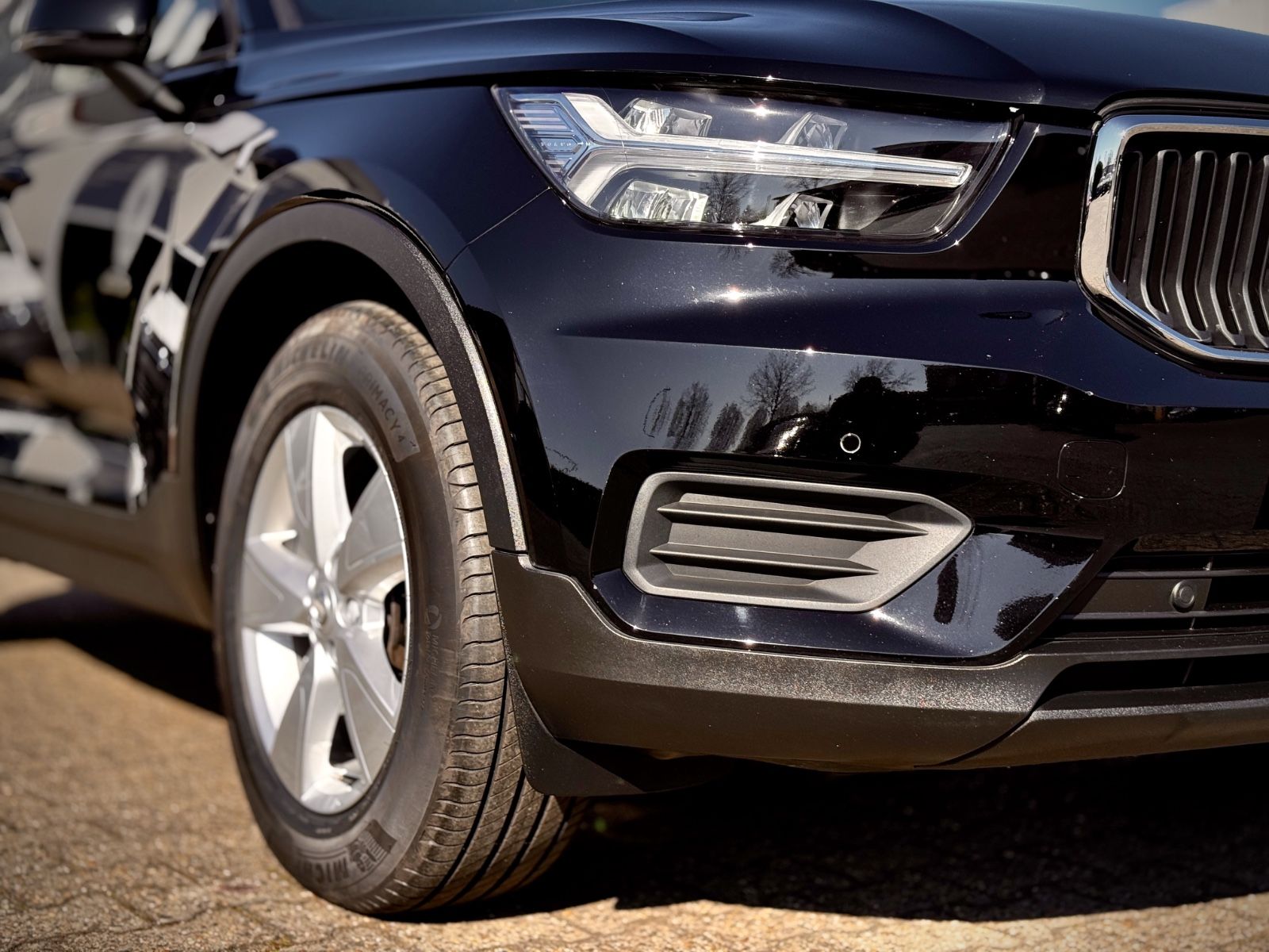 Fahrzeugabbildung Volvo XC40 1.5T3 Momentum Core*NAV|CAM|PDC|SHZ|LED*