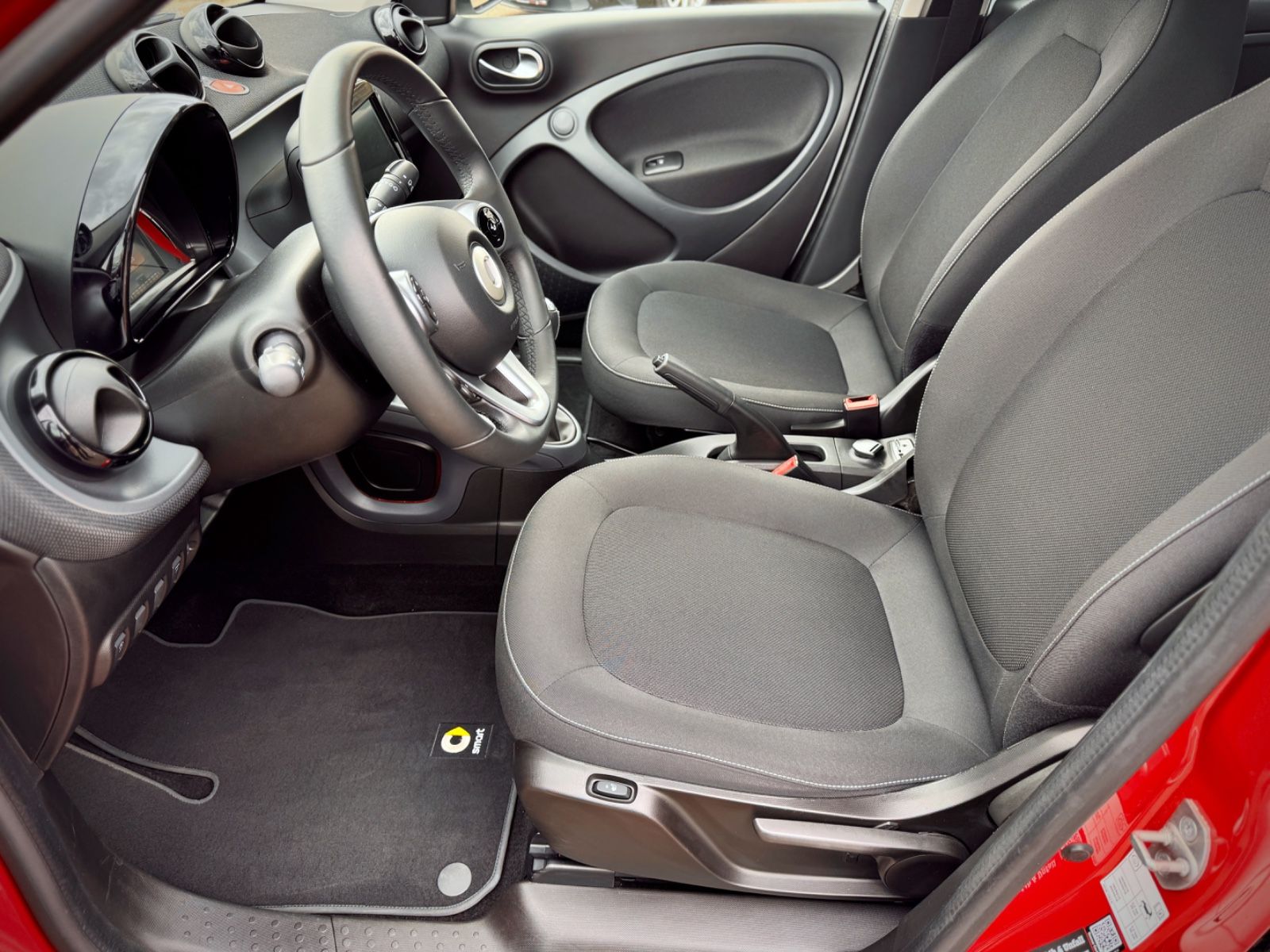 Fahrzeugabbildung Smart ForFour 0.9 Turbo Passion *PANORAMA|NAVI|PDC*