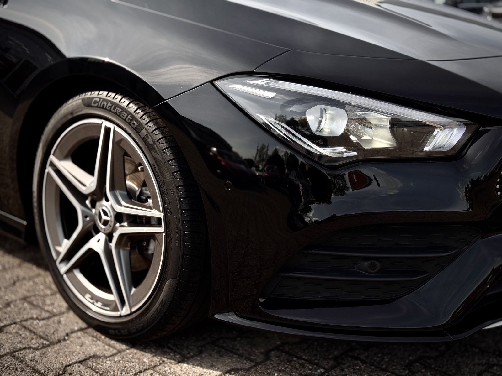 Fahrzeugabbildung Mercedes-Benz CLA 180d Shooting Brake AMG-LINE *NAVI|LED*