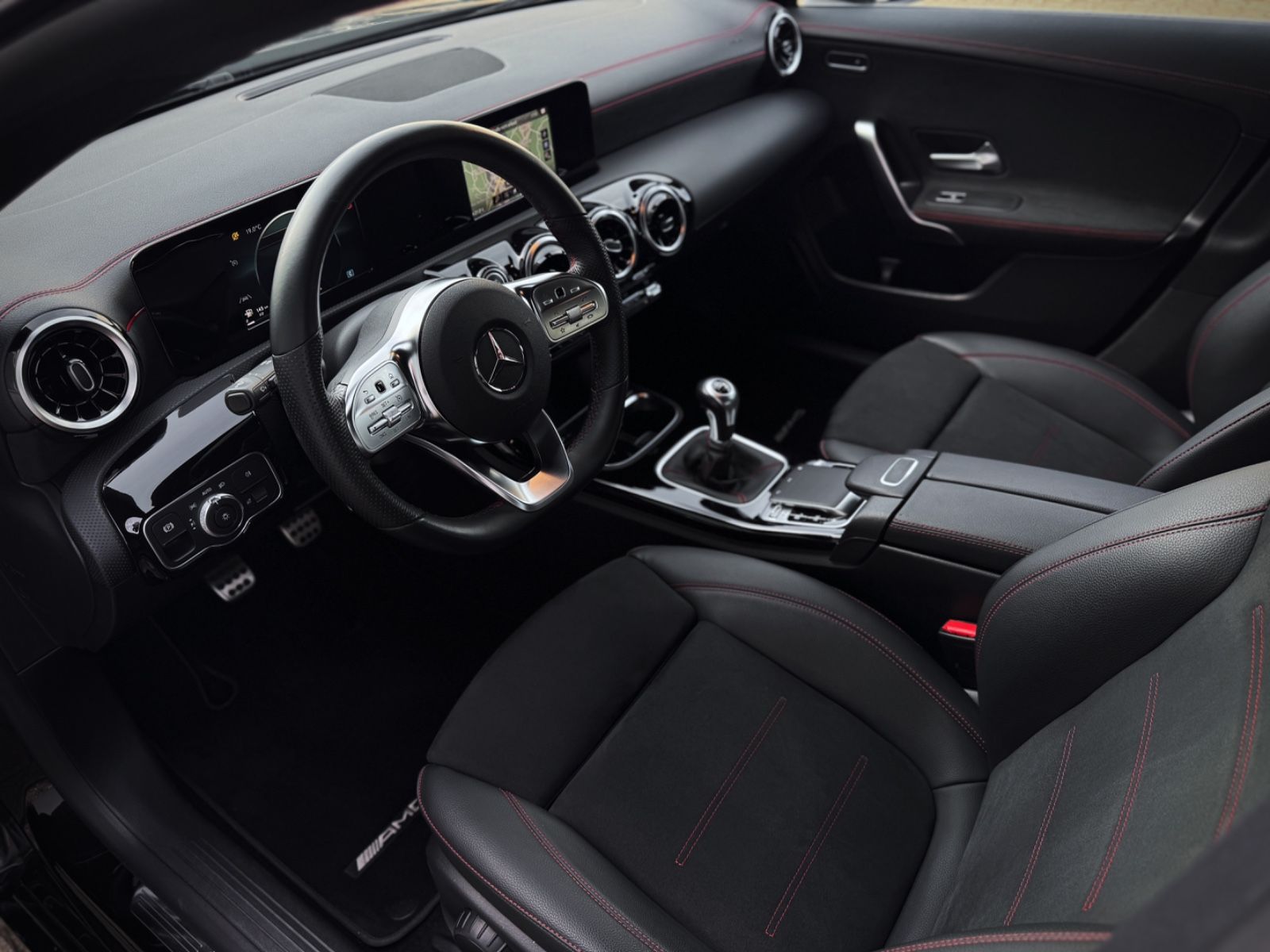 Fahrzeugabbildung Mercedes-Benz CLA 180d Shooting Brake AMG-LINE *NAVI|LED*