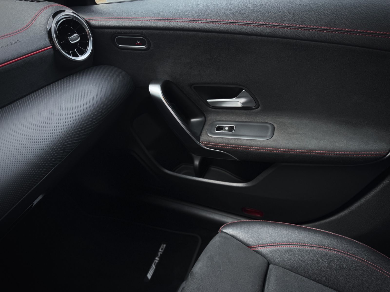 Fahrzeugabbildung Mercedes-Benz CLA 180d Shooting Brake AMG-LINE *NAVI|LED*