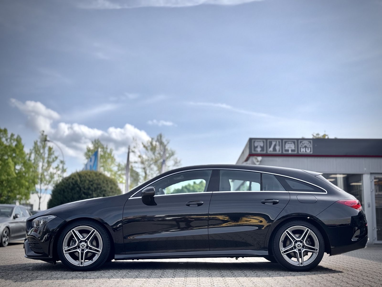 Fahrzeugabbildung Mercedes-Benz CLA 180d Shooting Brake AMG-LINE *NAVI|LED*