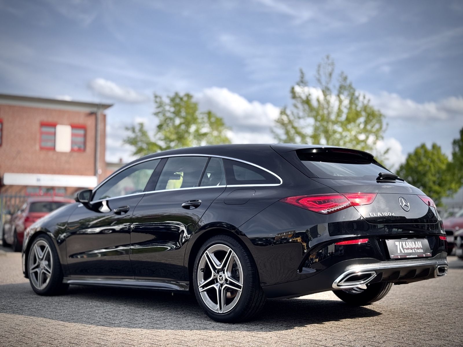 Fahrzeugabbildung Mercedes-Benz CLA 180d Shooting Brake AMG-LINE *NAVI|LED*