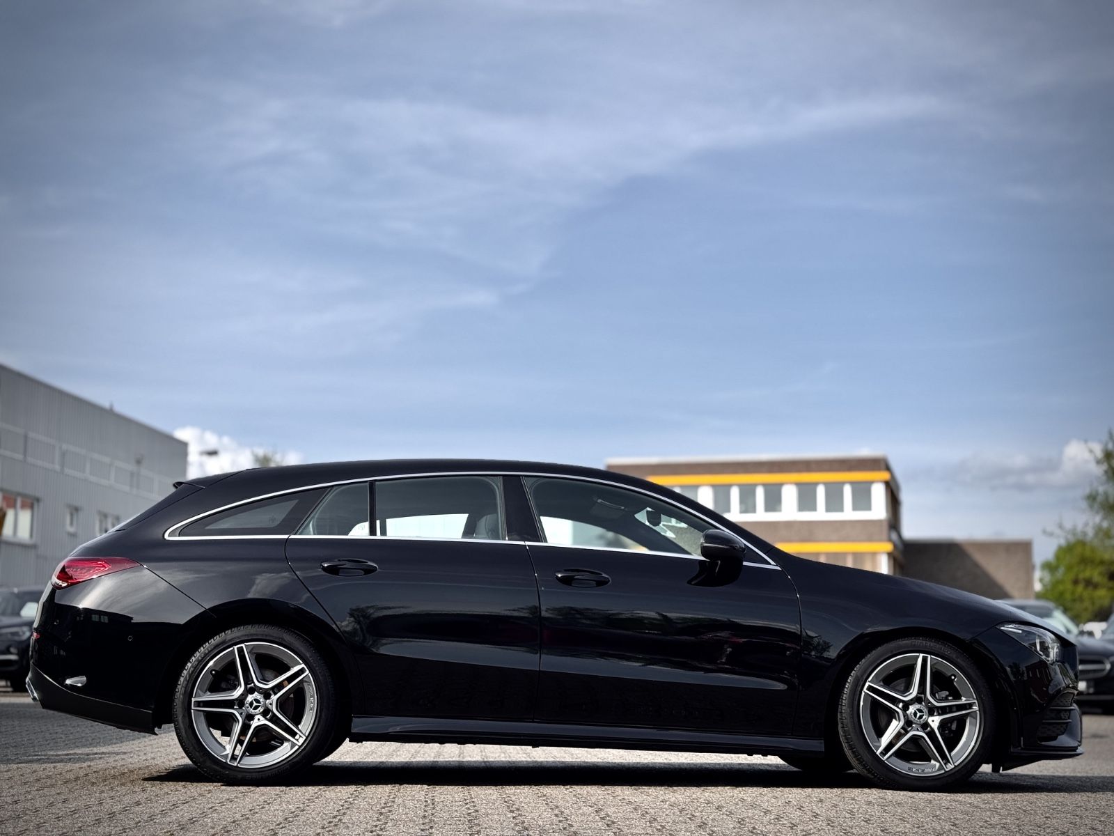 Fahrzeugabbildung Mercedes-Benz CLA 180d Shooting Brake AMG-LINE *NAVI|LED*