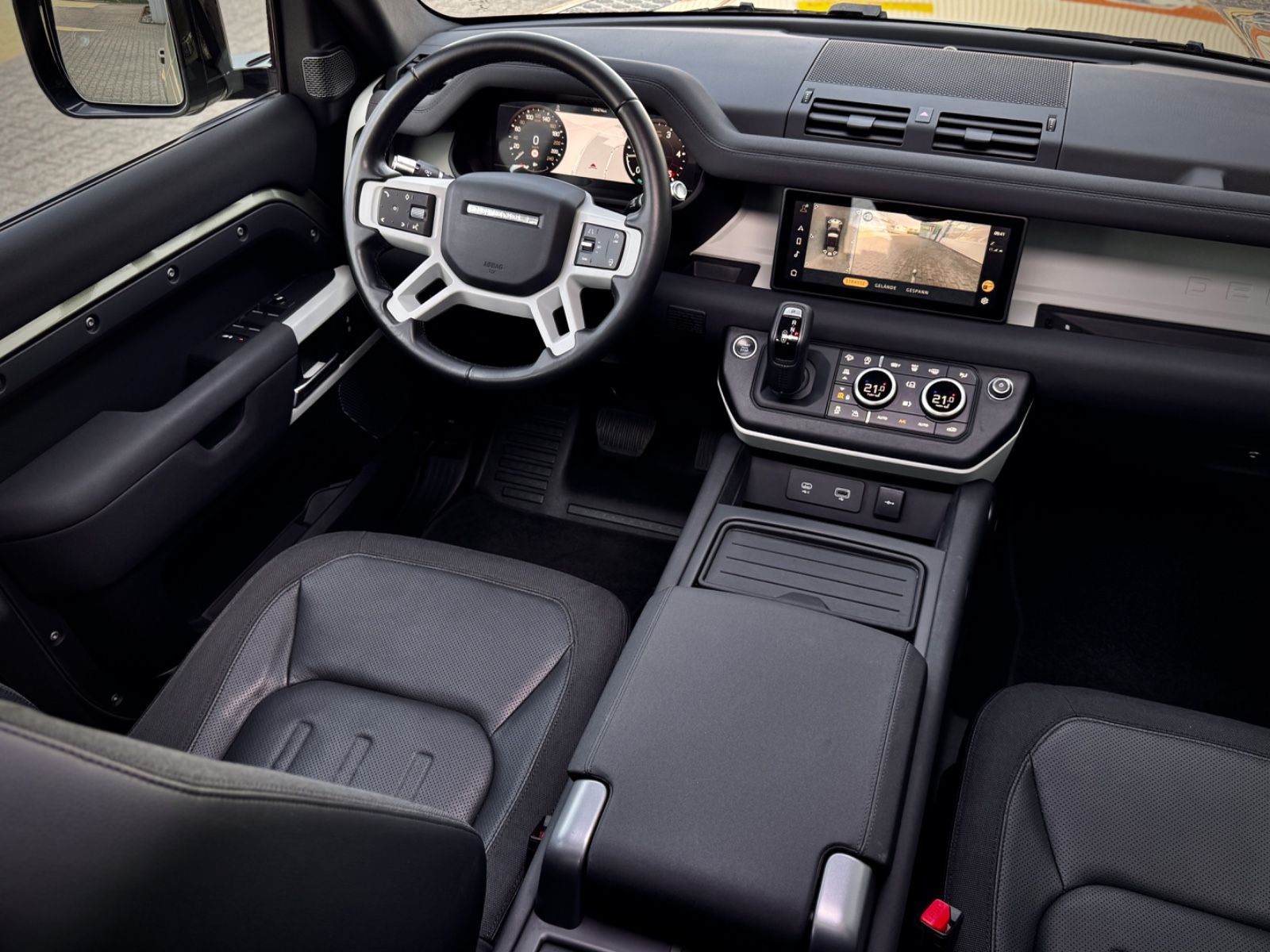 Fahrzeugabbildung Land Rover Defender 110 S D240 AWD *AHK|LEDER|20"ALU|PANO*