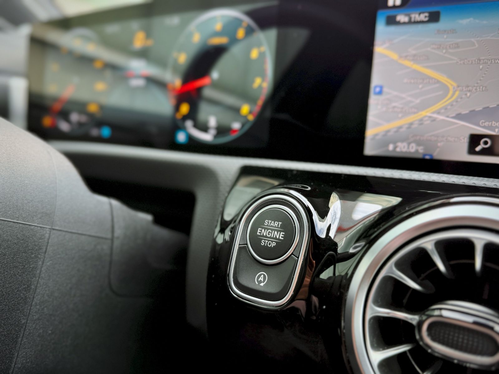 Fahrzeugabbildung Mercedes-Benz A 200 Limousine AMG-Line *LEDER|NIGHT|HIFI|LED*