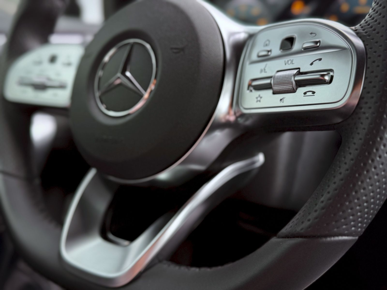 Fahrzeugabbildung Mercedes-Benz A 200 Limousine AMG-Line *LEDER|NIGHT|HIFI|LED*