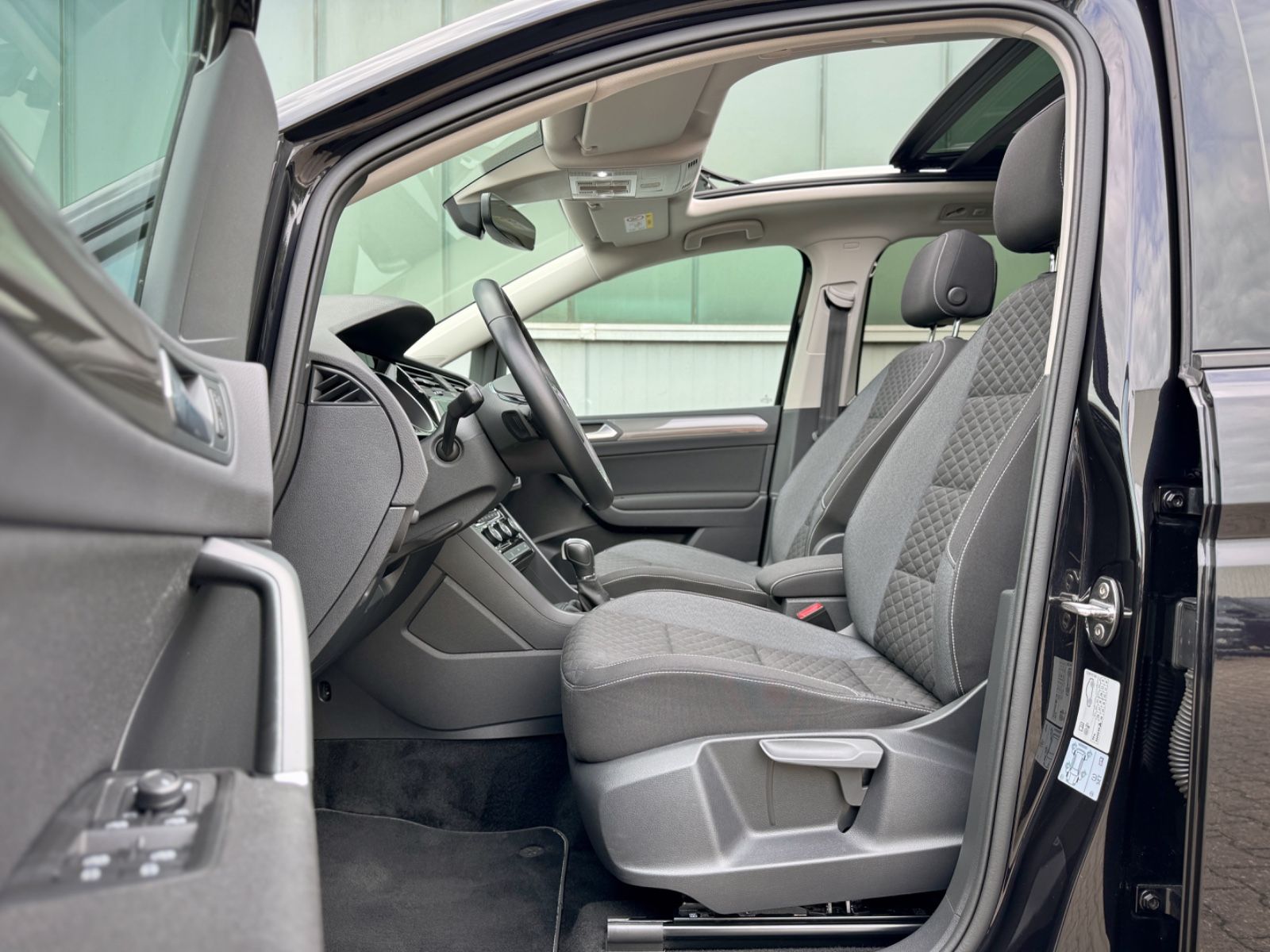 Fahrzeugabbildung Volkswagen Touran 1.5 TSI Join *DSG|7-SITZE|PANORAMA|CAM*