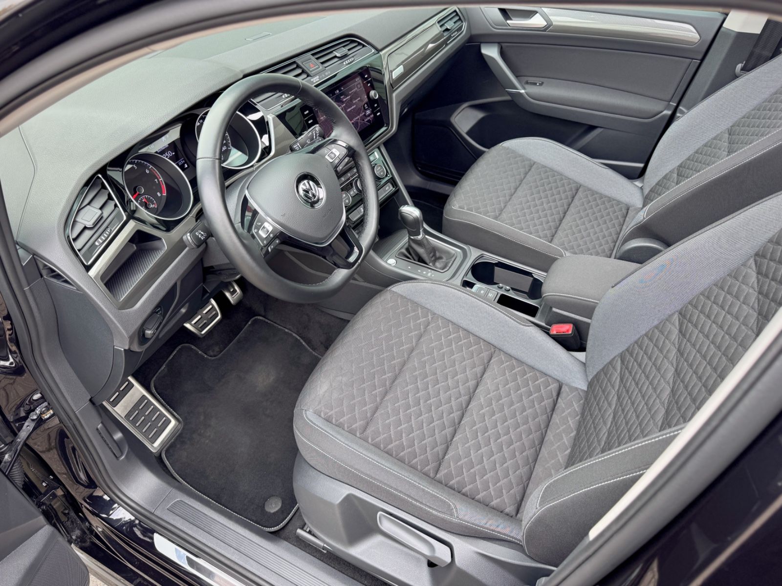 Fahrzeugabbildung Volkswagen Touran 1.5 TSI Join *DSG|7-SITZE|PANORAMA|CAM*