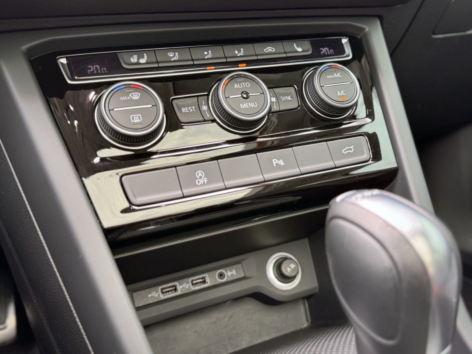 Fahrzeugabbildung Volkswagen Touran 1.5 TSI Join *DSG|7-SITZE|PANORAMA|CAM*