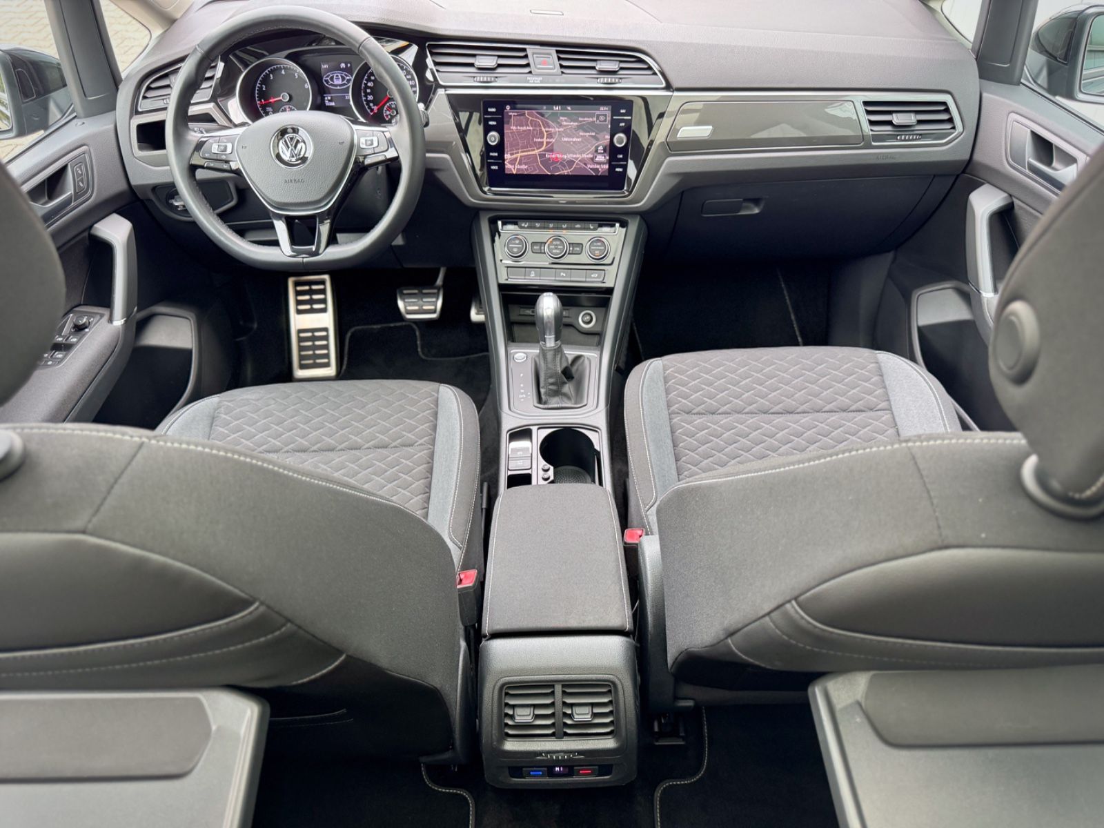 Fahrzeugabbildung Volkswagen Touran 1.5 TSI Join *DSG|7-SITZE|PANORAMA|CAM*