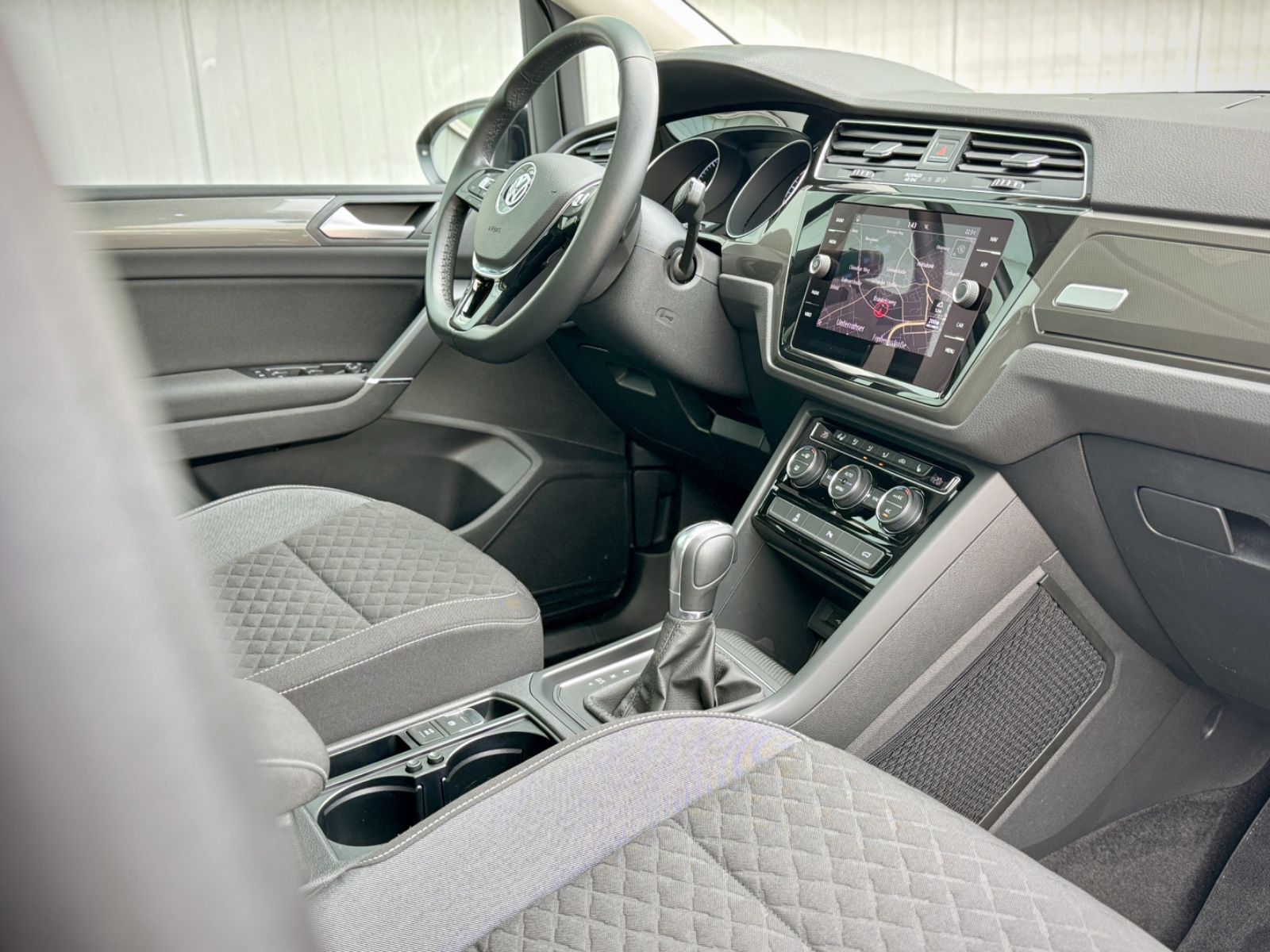 Fahrzeugabbildung Volkswagen Touran 1.5 TSI Join *DSG|7-SITZE|PANORAMA|CAM*