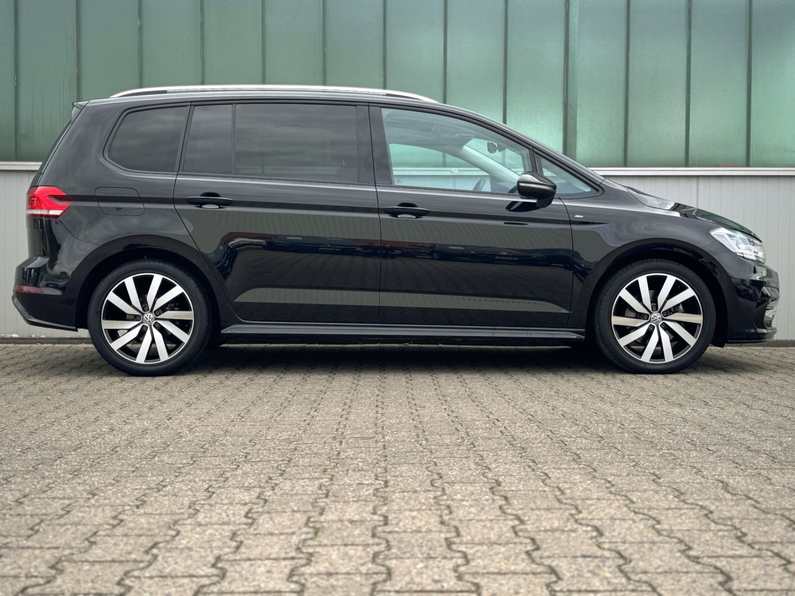 Fahrzeugabbildung Volkswagen Touran 1.5 TSI Join *DSG|7-SITZE|PANORAMA|CAM*