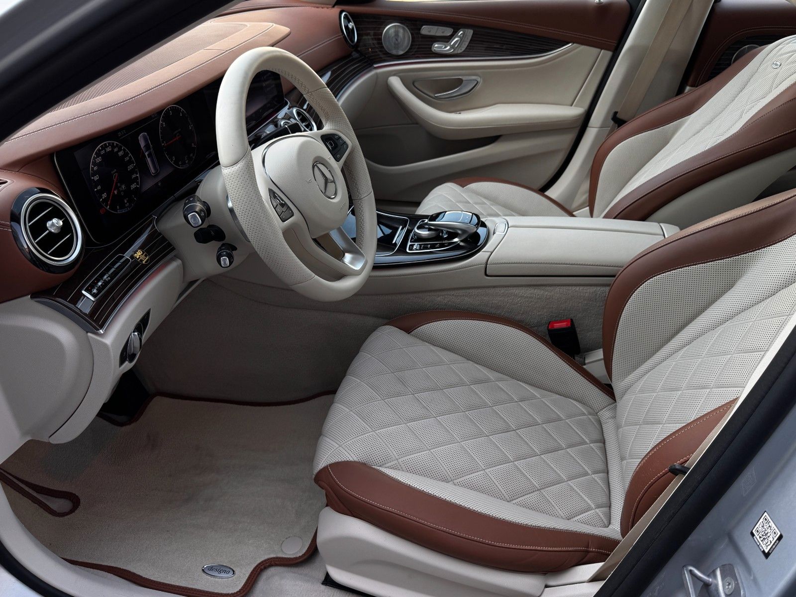 Fahrzeugabbildung Mercedes-Benz E 350T/d Avantgarde*DESIGNO|LED|PANO|AHK|ASSIST*