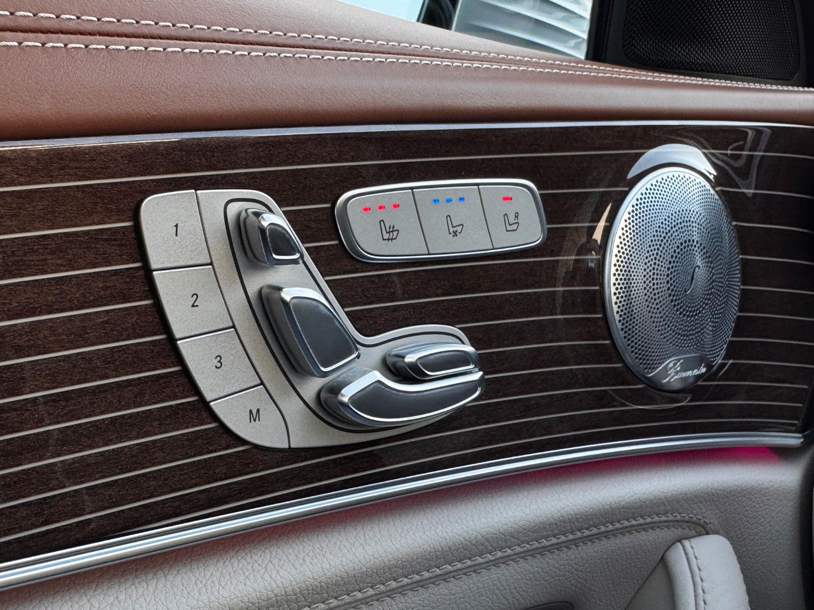 Fahrzeugabbildung Mercedes-Benz E 350T/d Avantgarde*DESIGNO|LED|PANO|AHK|ASSIST*