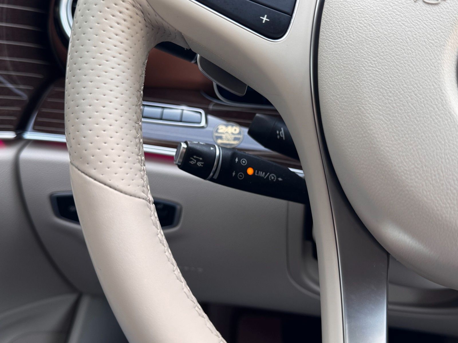 Fahrzeugabbildung Mercedes-Benz E 350T/d Avantgarde*DESIGNO|LED|PANO|AHK|ASSIST*