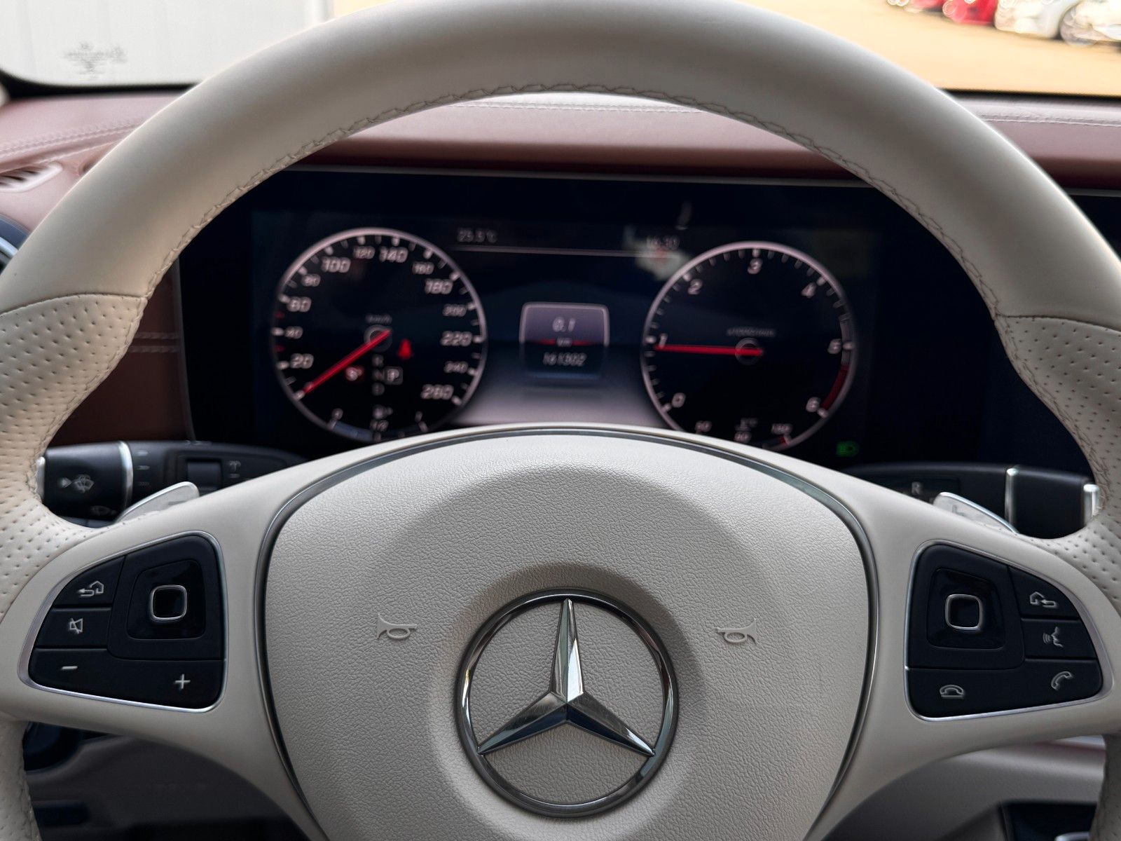 Fahrzeugabbildung Mercedes-Benz E 350T/d Avantgarde*DESIGNO|LED|PANO|AHK|ASSIST*