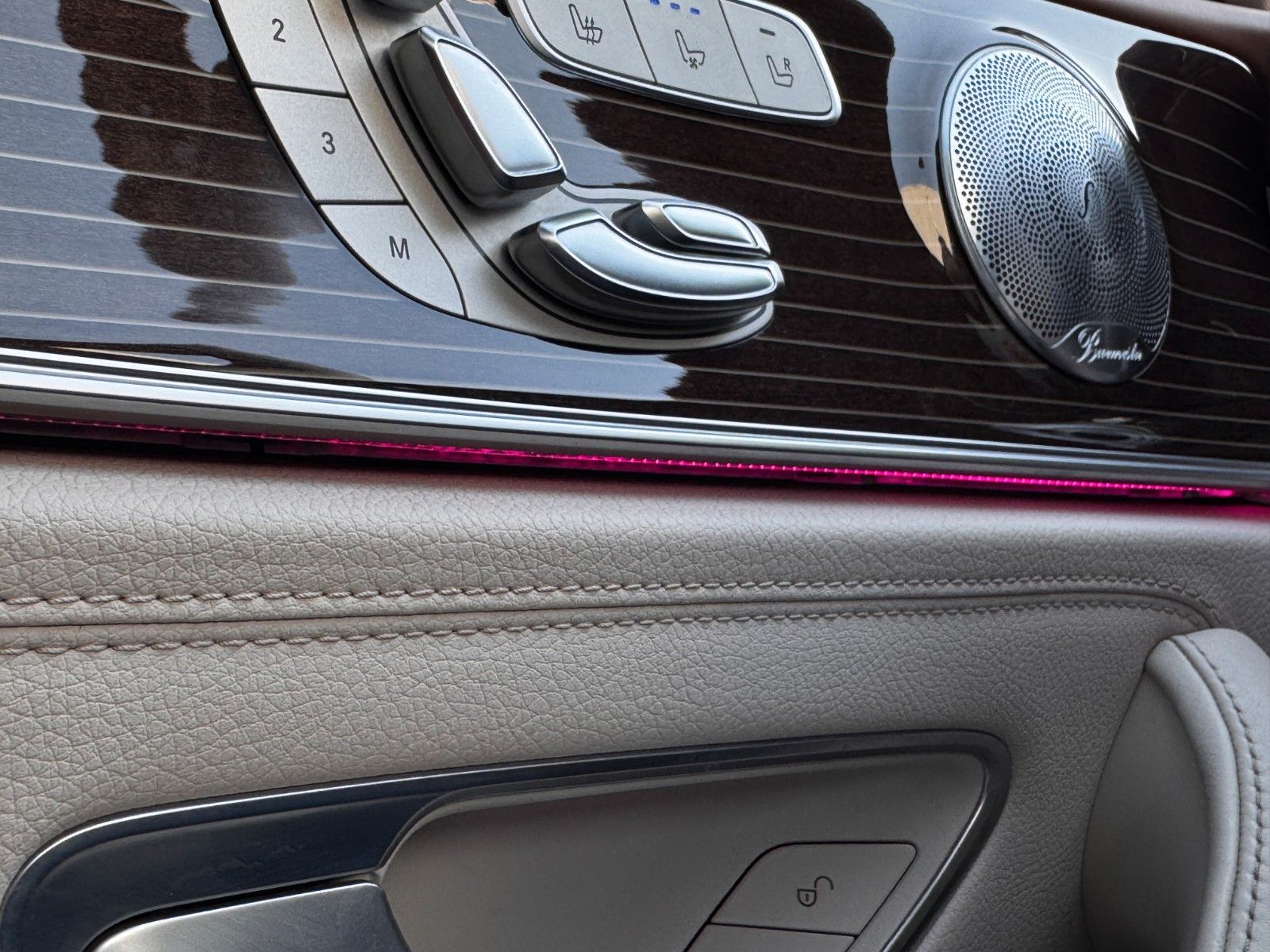 Fahrzeugabbildung Mercedes-Benz E 350T/d Avantgarde*DESIGNO|LED|PANO|AHK|ASSIST*