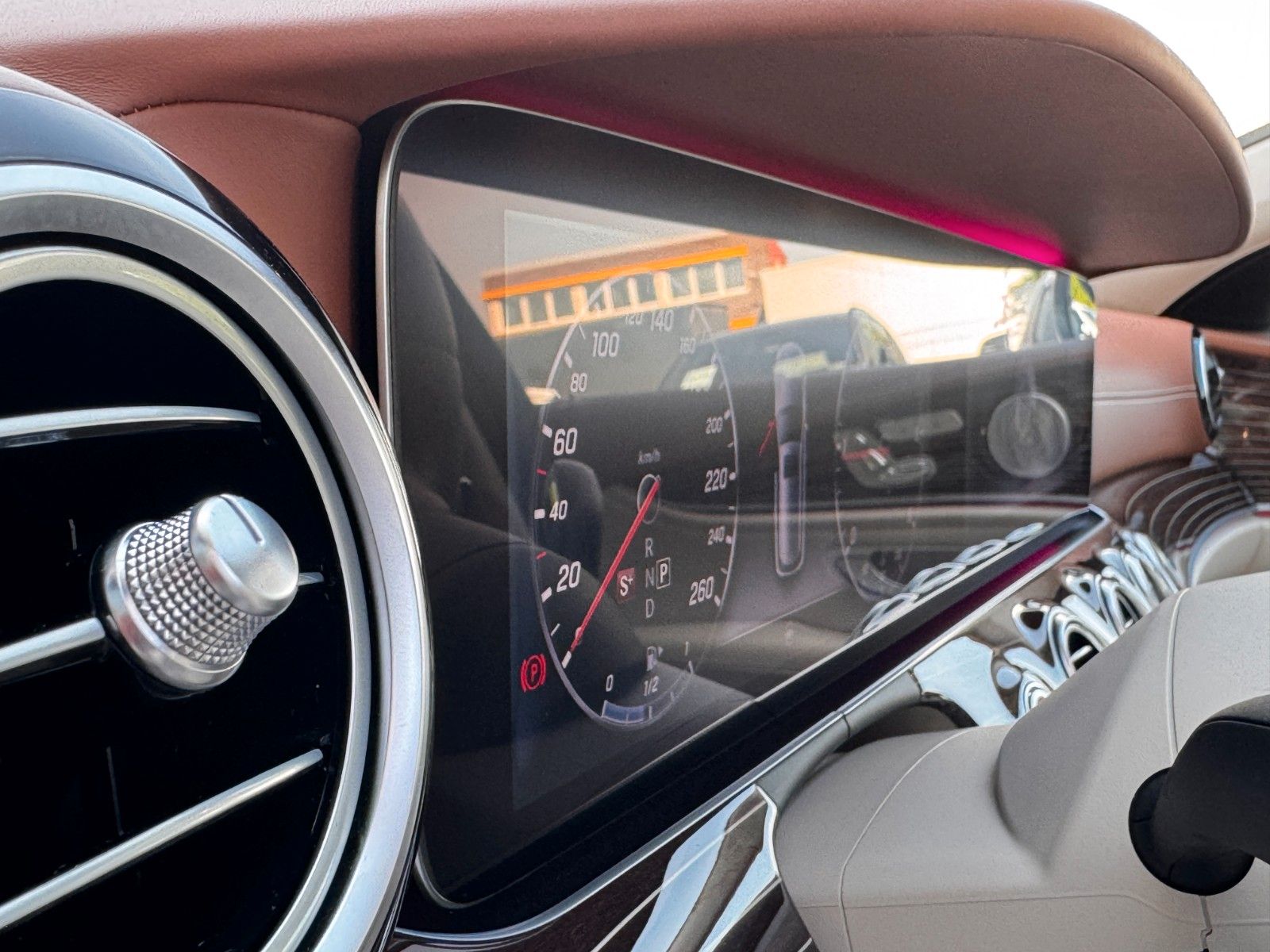 Fahrzeugabbildung Mercedes-Benz E 350T/d Avantgarde*DESIGNO|LED|PANO|AHK|ASSIST*