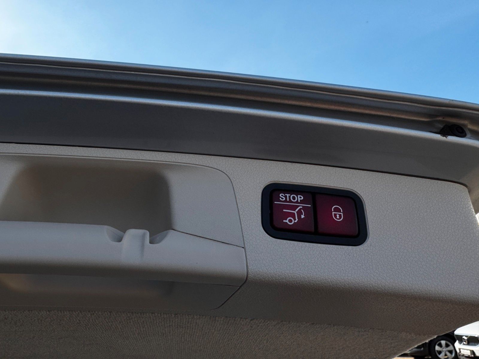 Fahrzeugabbildung Mercedes-Benz E 350T/d Avantgarde*DESIGNO|LED|PANO|AHK|ASSIST*