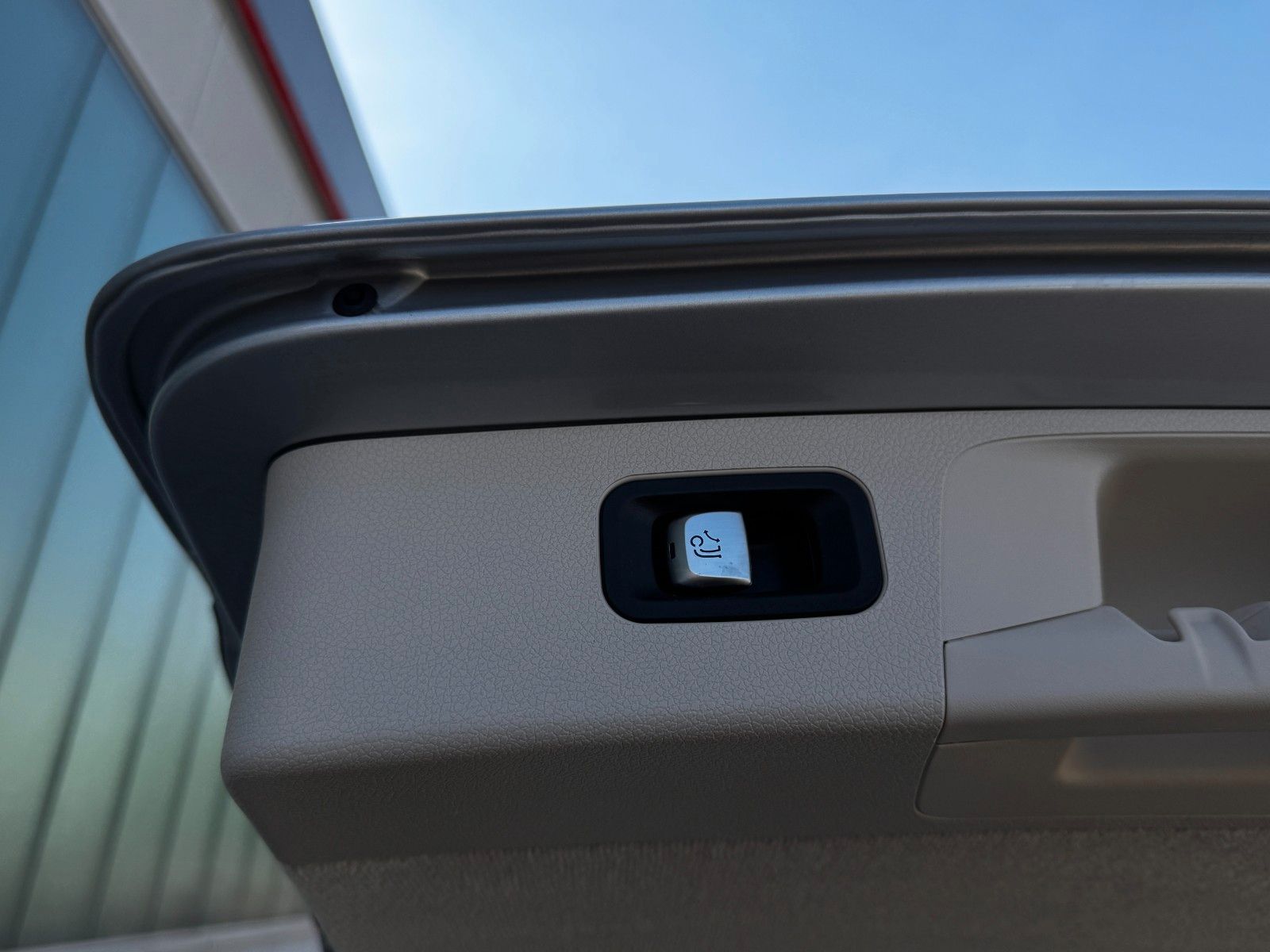 Fahrzeugabbildung Mercedes-Benz E 350T/d Avantgarde*DESIGNO|LED|PANO|AHK|ASSIST*