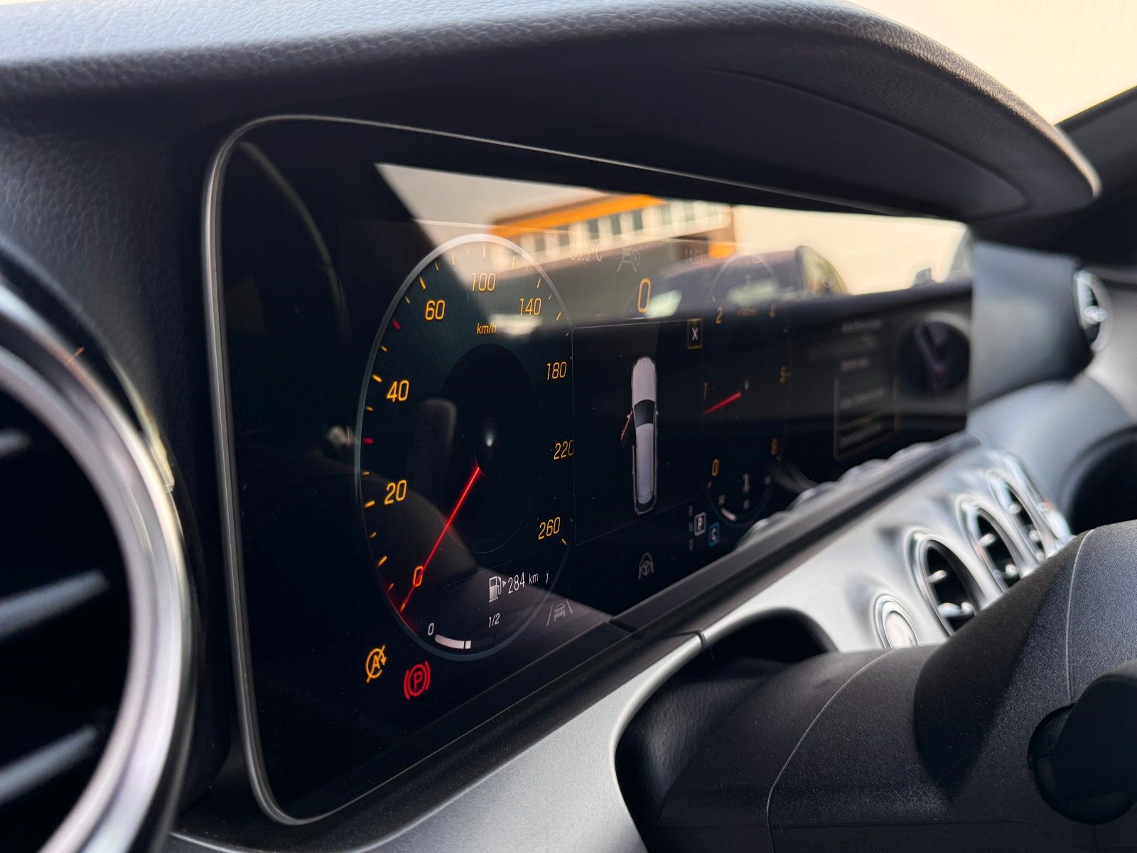 Fahrzeugabbildung Mercedes-Benz E 200 T/d 9G Avantgarde *AHK|ASSIST|HEAD-UP|CAM*