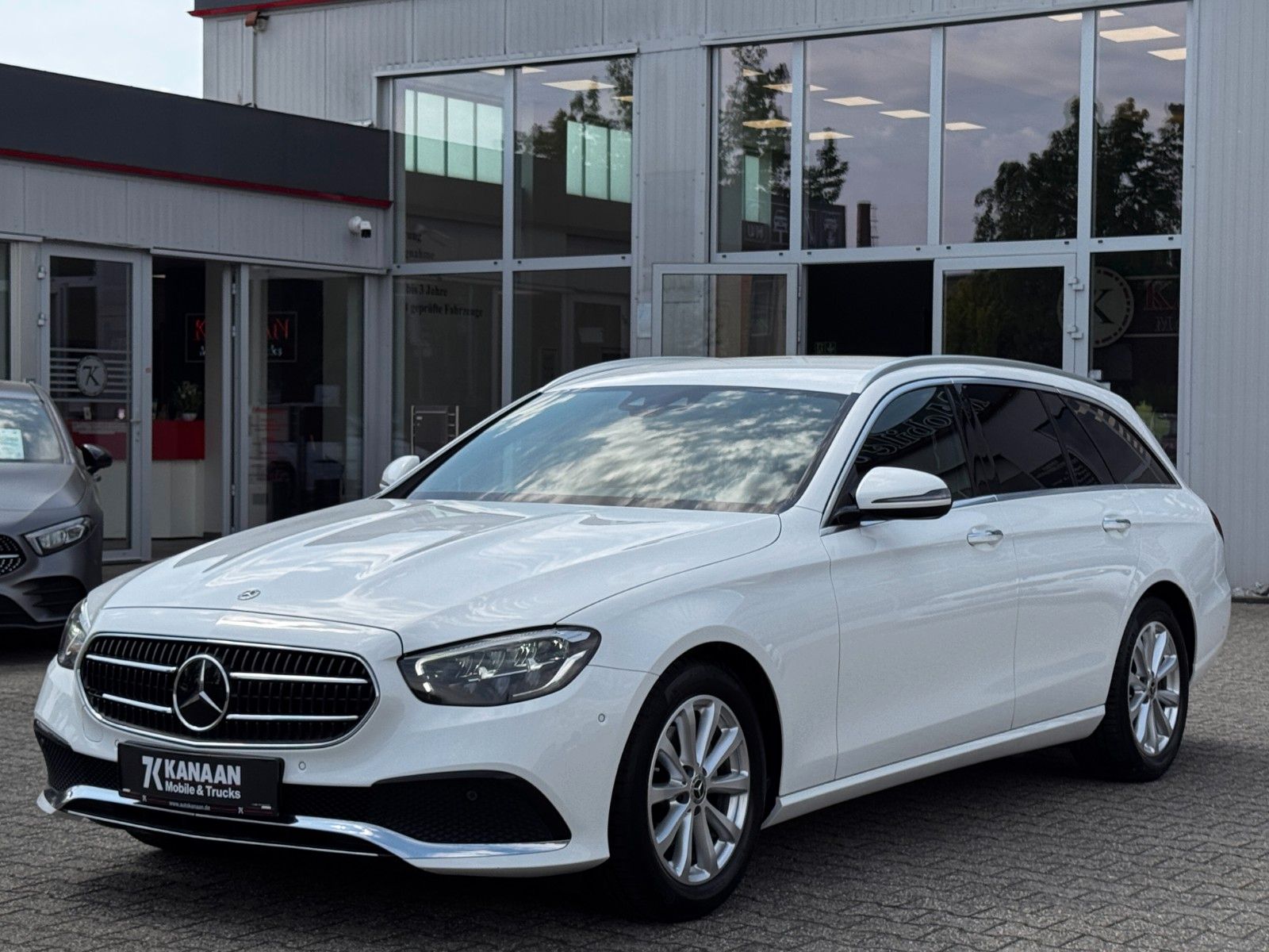 Fahrzeugabbildung Mercedes-Benz E 200 T/d 9G Avantgarde *AHK|ASSIST|HEAD-UP|CAM*