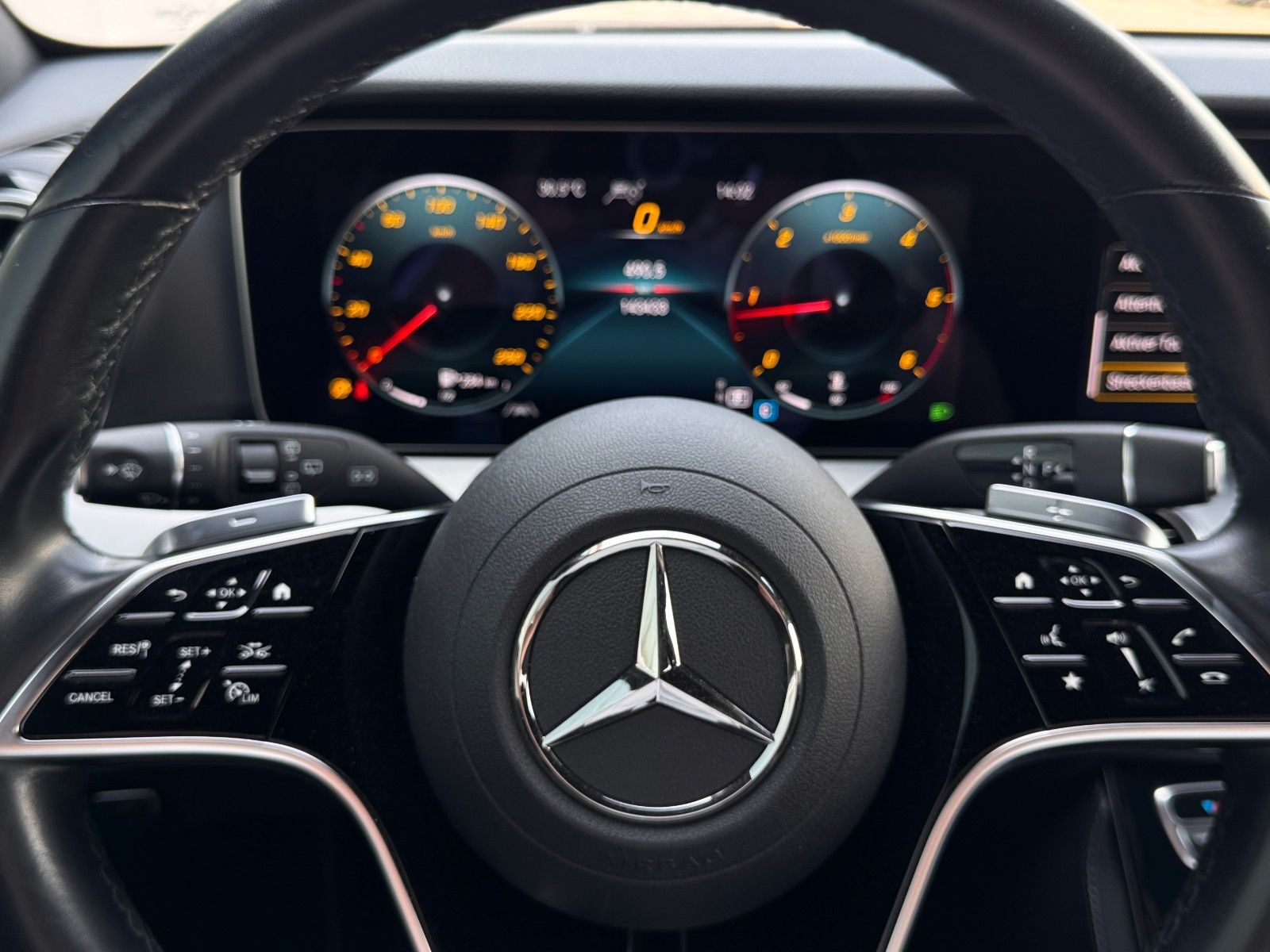 Fahrzeugabbildung Mercedes-Benz E 200 T/d 9G Avantgarde *AHK|ASSIST|HEAD-UP|CAM*