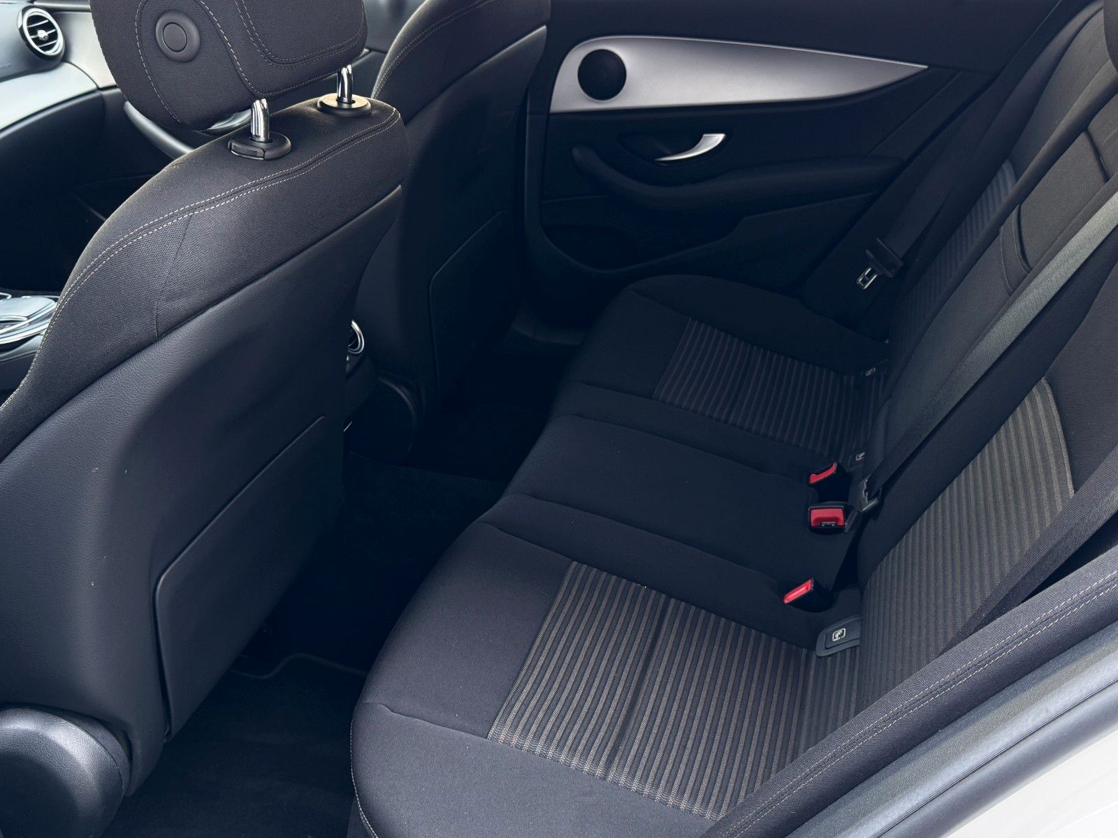 Fahrzeugabbildung Mercedes-Benz E 200 T/d 9G Avantgarde *AHK|ASSIST|HEAD-UP|CAM*