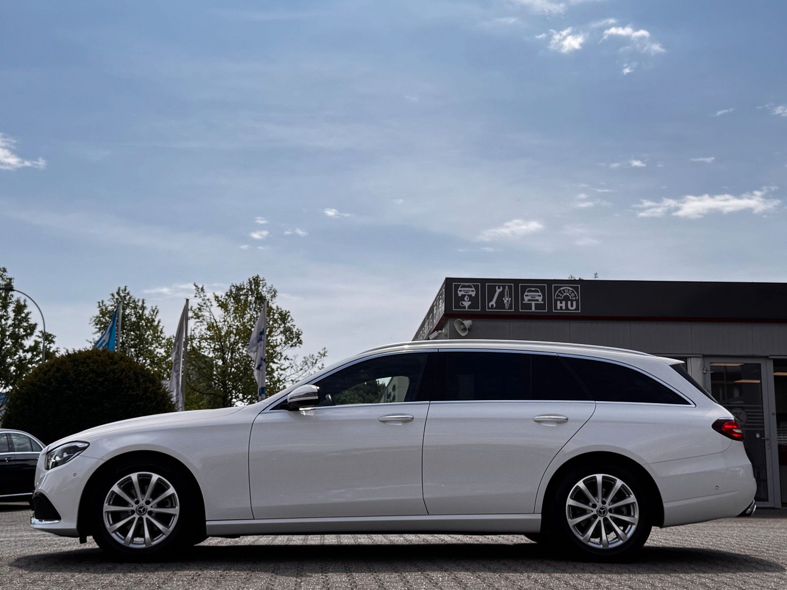 Fahrzeugabbildung Mercedes-Benz E 200 T/d 9G Avantgarde *AHK|ASSIST|HEAD-UP|CAM*