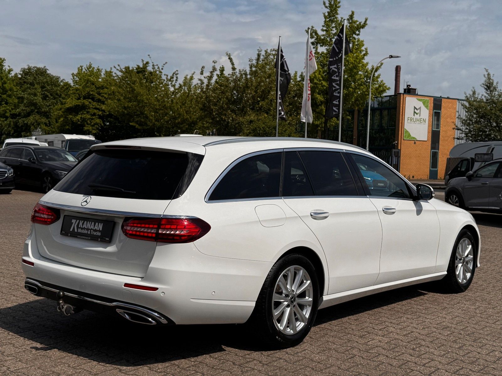 Fahrzeugabbildung Mercedes-Benz E 200 T/d 9G Avantgarde *AHK|ASSIST|HEAD-UP|CAM*