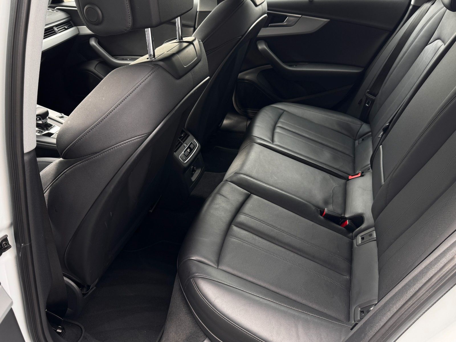 Fahrzeugabbildung Audi A4 Allroad 40 TDI Quattro *ASSIST|AHK|LED|PANO*