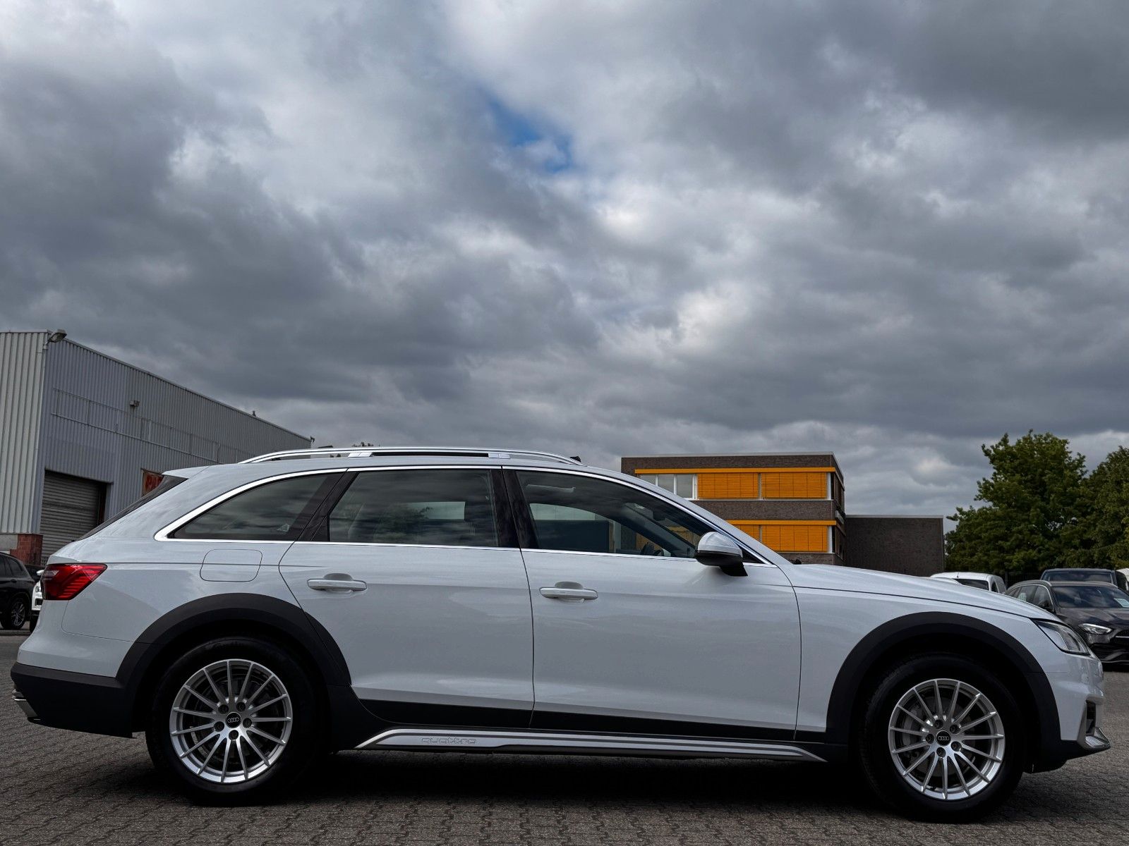 Fahrzeugabbildung Audi A4 Allroad 40 TDI Quattro *ASSIST|AHK|LED|PANO*