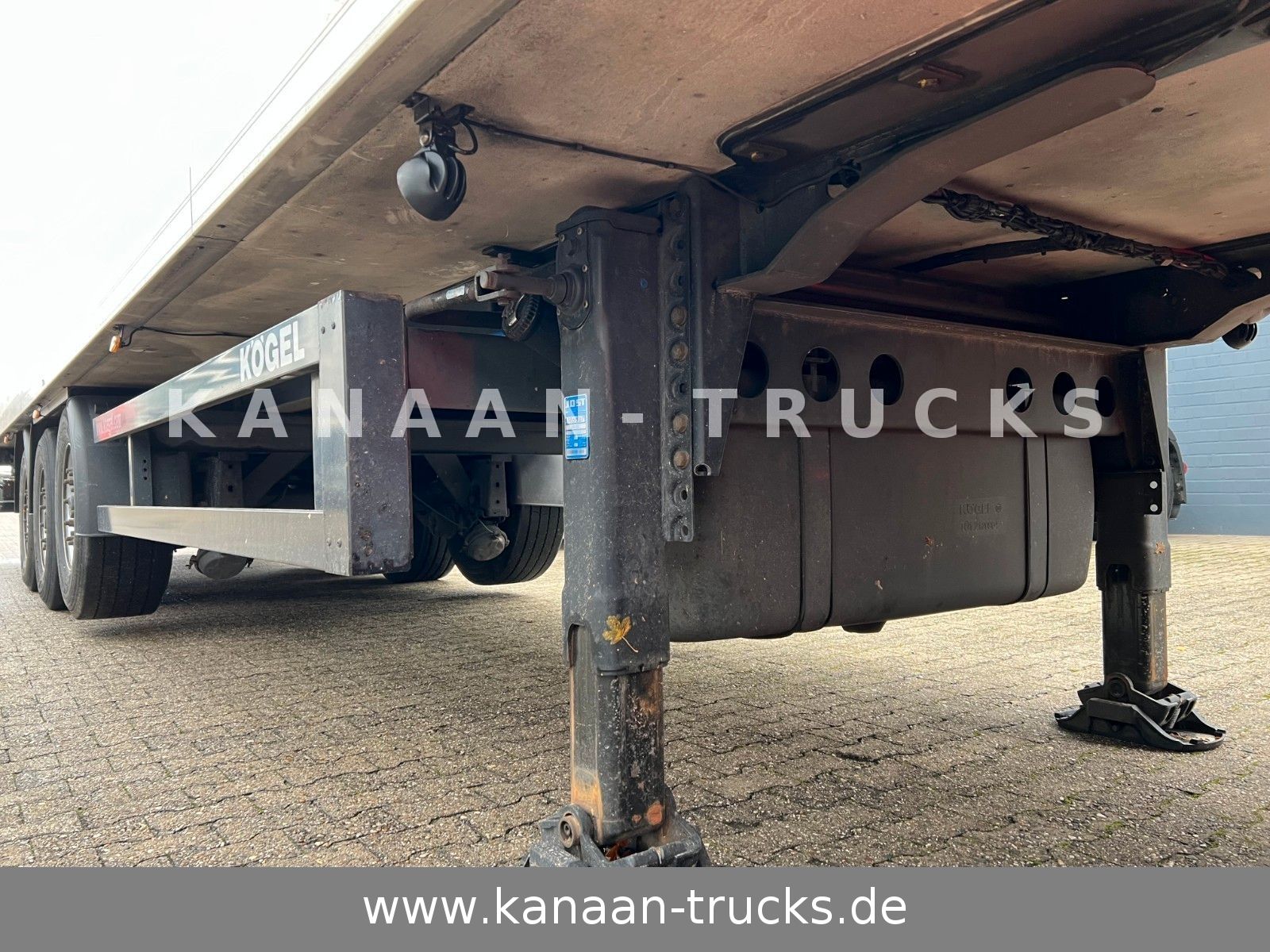 Fahrzeugabbildung Kögel S24-4 Kühlkoffer CarrierVector1550 Rolltor Lenk