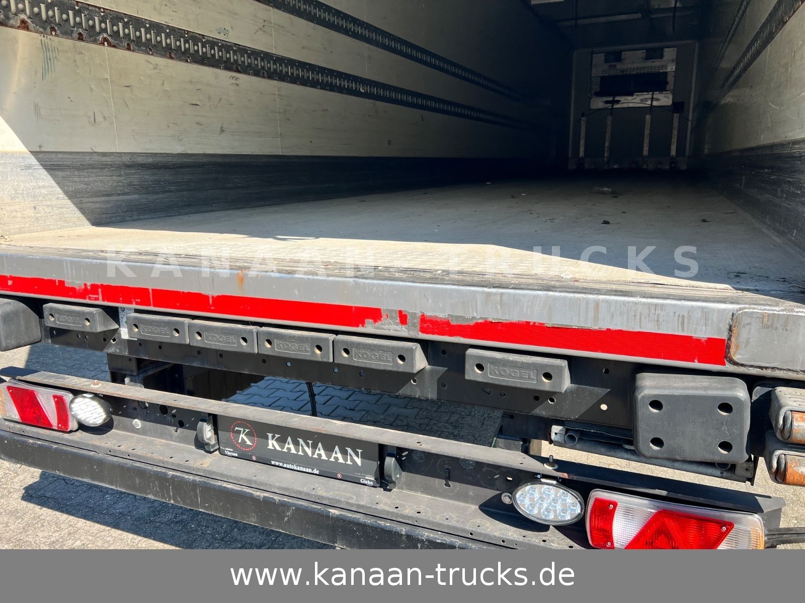 Fahrzeugabbildung Kögel S24-4 Kühlkoffer CarrierVector1550 Rolltor Lenk