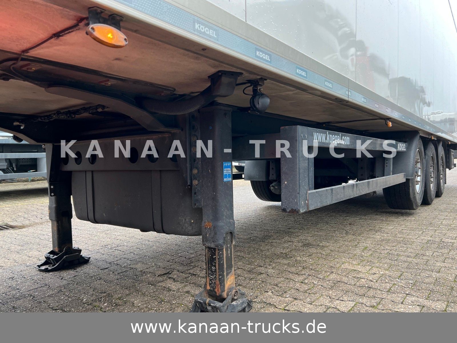 Fahrzeugabbildung Kögel S24-4 Kühlkoffer CarrierVector1550 Rolltor Lenk