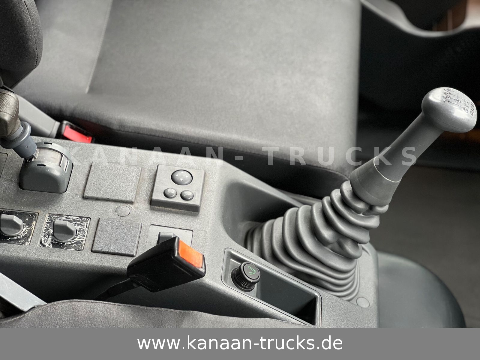 Fahrzeugabbildung Iveco 140 E240  Eurocargo 4x4 Miltär Camper Expedition