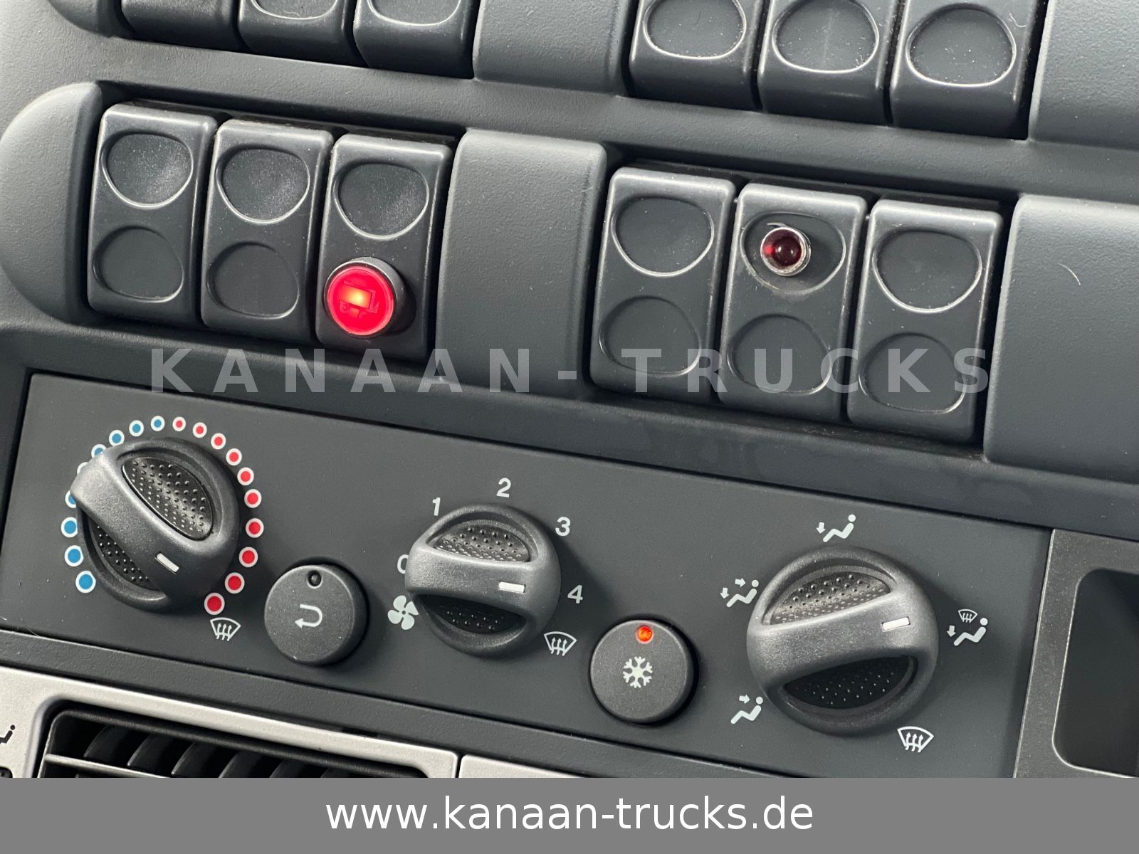 Fahrzeugabbildung Iveco 140 E240  Eurocargo 4x4 Miltär Camper Expedition