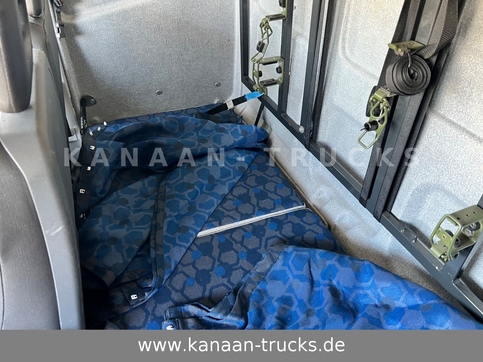 Fahrzeugabbildung Iveco ML100E22WM-BW  4x4 Miltär Camper Exped  8.670Km