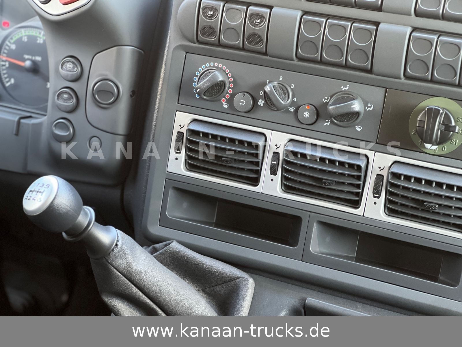 Fahrzeugabbildung Iveco ML100E22WM-BW  4x4 Miltär Camper Exped  8.670Km