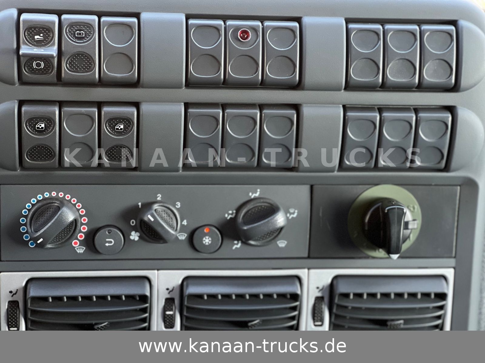 Fahrzeugabbildung Iveco ML100E22WM-BW  4x4 Miltär Camper Exped  8.670Km