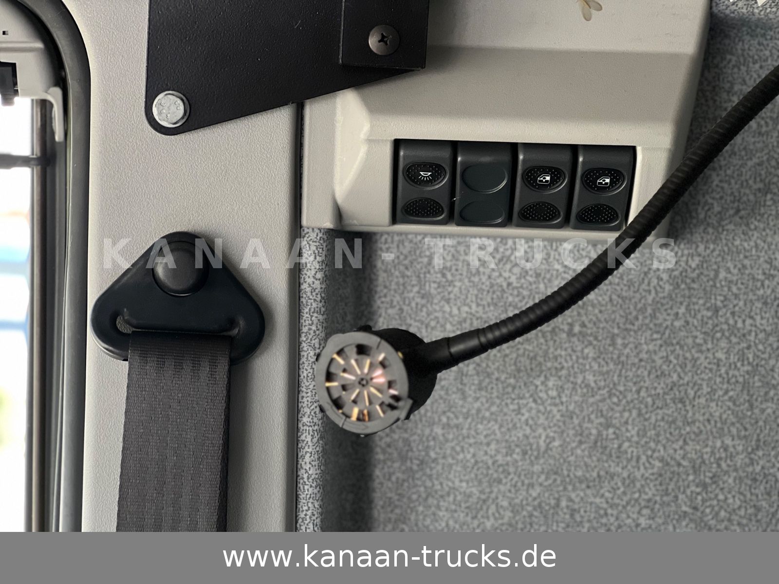 Fahrzeugabbildung Iveco ML100E22WM-BW  4x4 Miltär Camper Exped  8.670Km