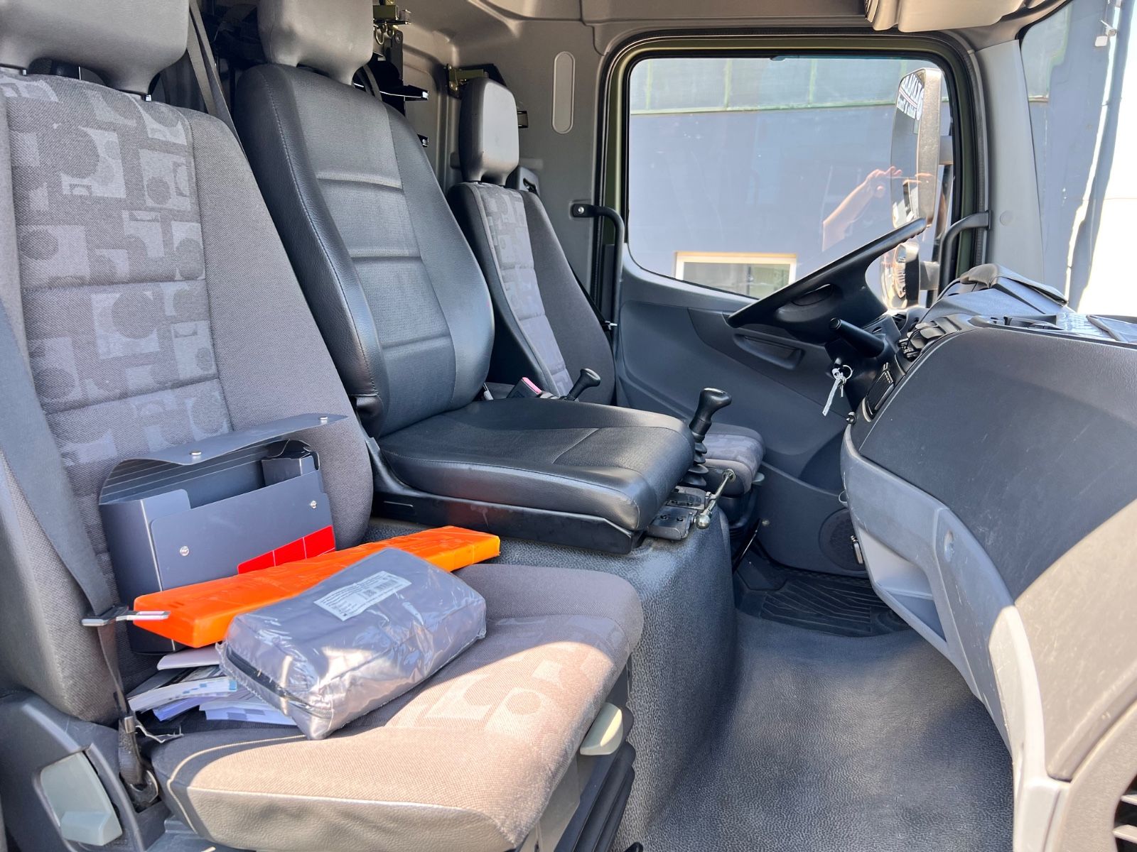 Fahrzeugabbildung Mercedes-Benz 1018 Atego 4x4 Allrad  Miltär Camper Expedition