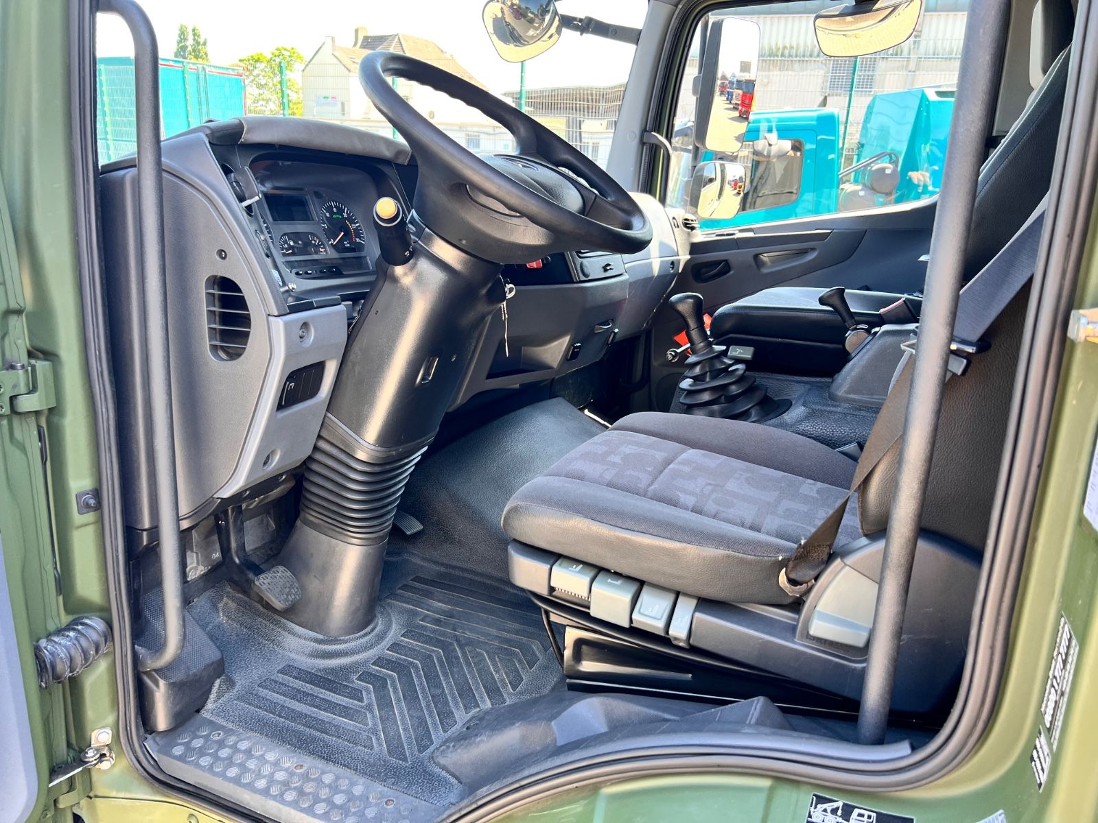 Fahrzeugabbildung Mercedes-Benz 1018 Atego 4x4 Allrad  Miltär Camper Expedition