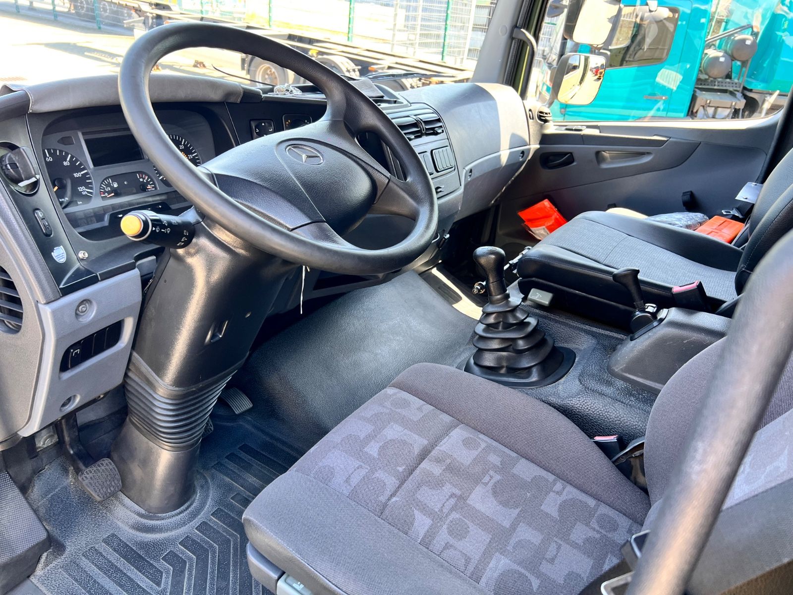 Fahrzeugabbildung Mercedes-Benz 1018 Atego 4x4 Allrad  Miltär Camper Expedition
