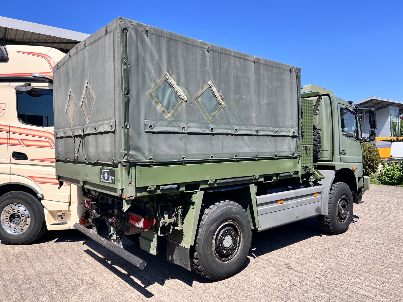 Fahrzeugabbildung Mercedes-Benz 1018 Atego 4x4 Allrad  Miltär Camper Expedition