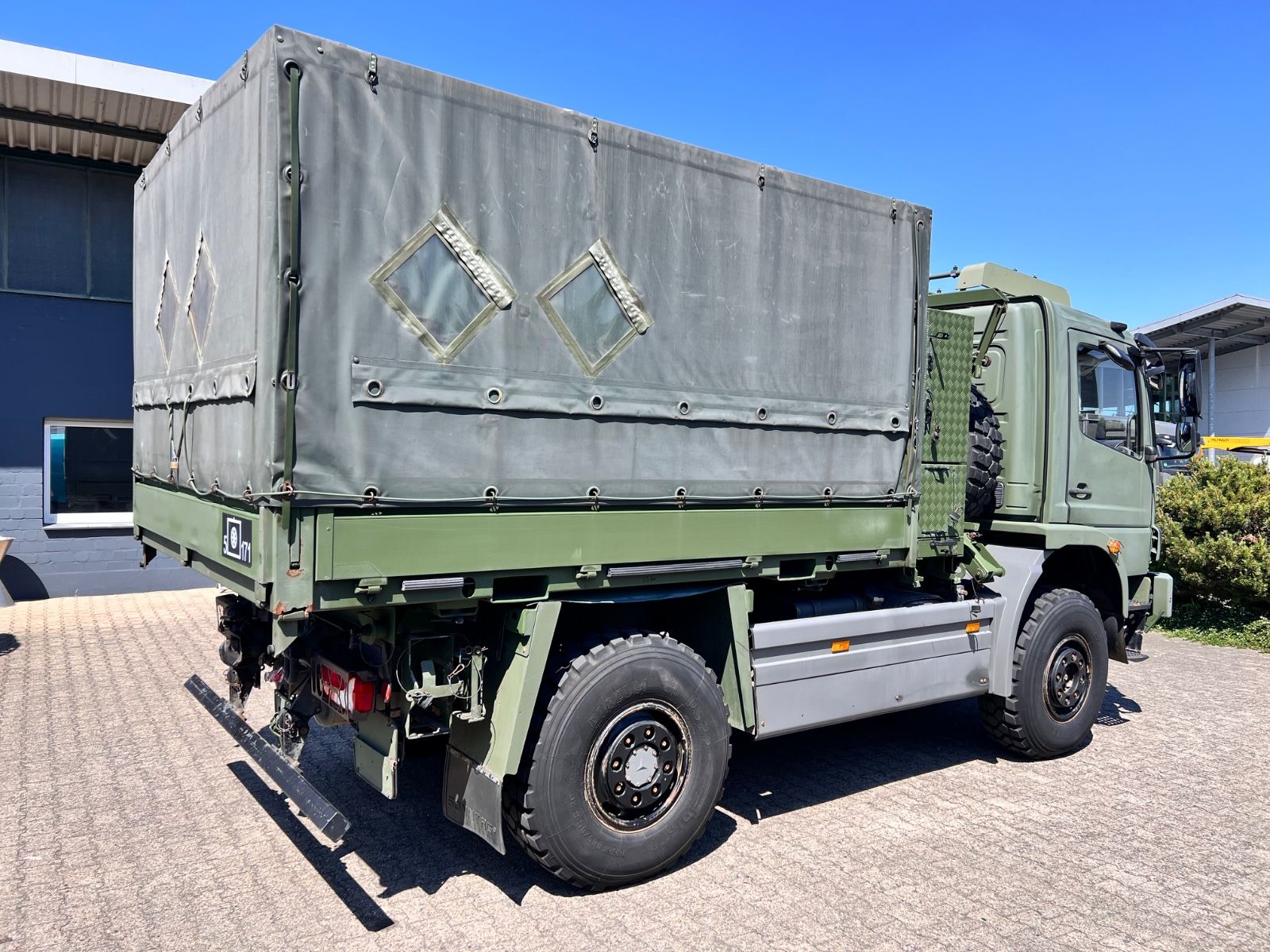 Fahrzeugabbildung Mercedes-Benz 1018 Atego 4x4 Allrad  Miltär Camper Expedition